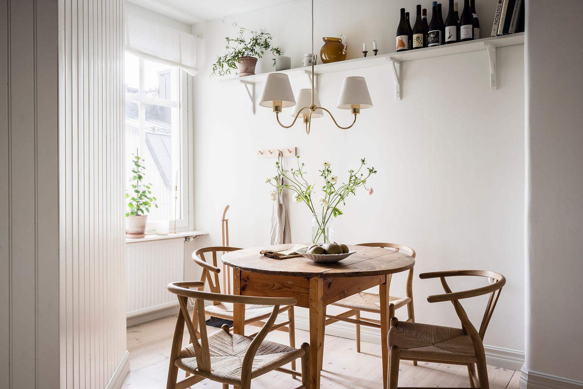 salle à manger table ronde chaises wishbone décoration scandinave salle à manger table ronde chaises wishbone décoration scandinave