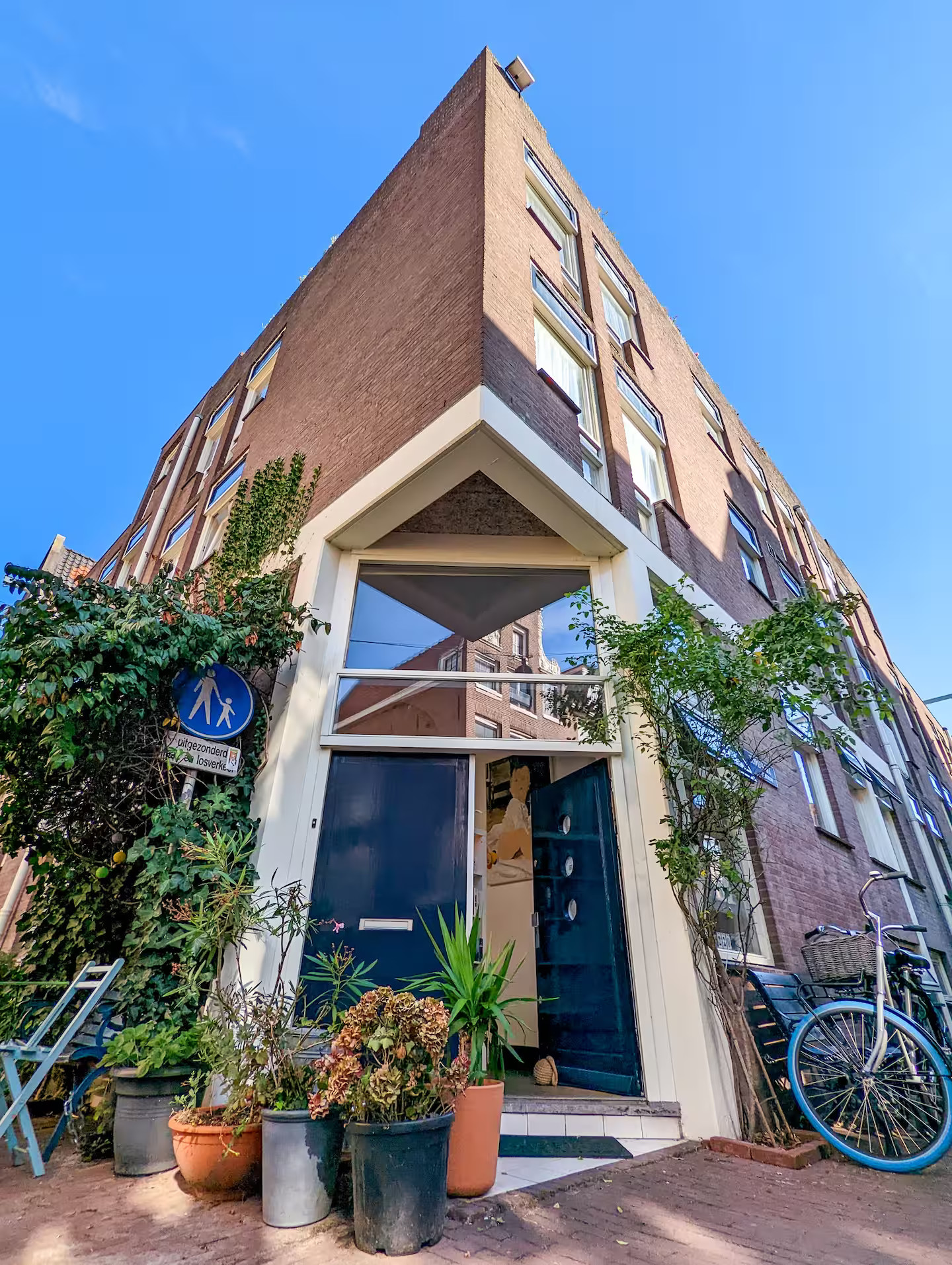 entrée appartement atypique Amsterdam entrée appartement atypique Amsterdam