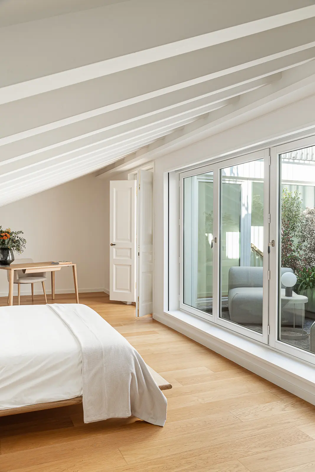 chambre mansardée appartement design et classique Barcelone