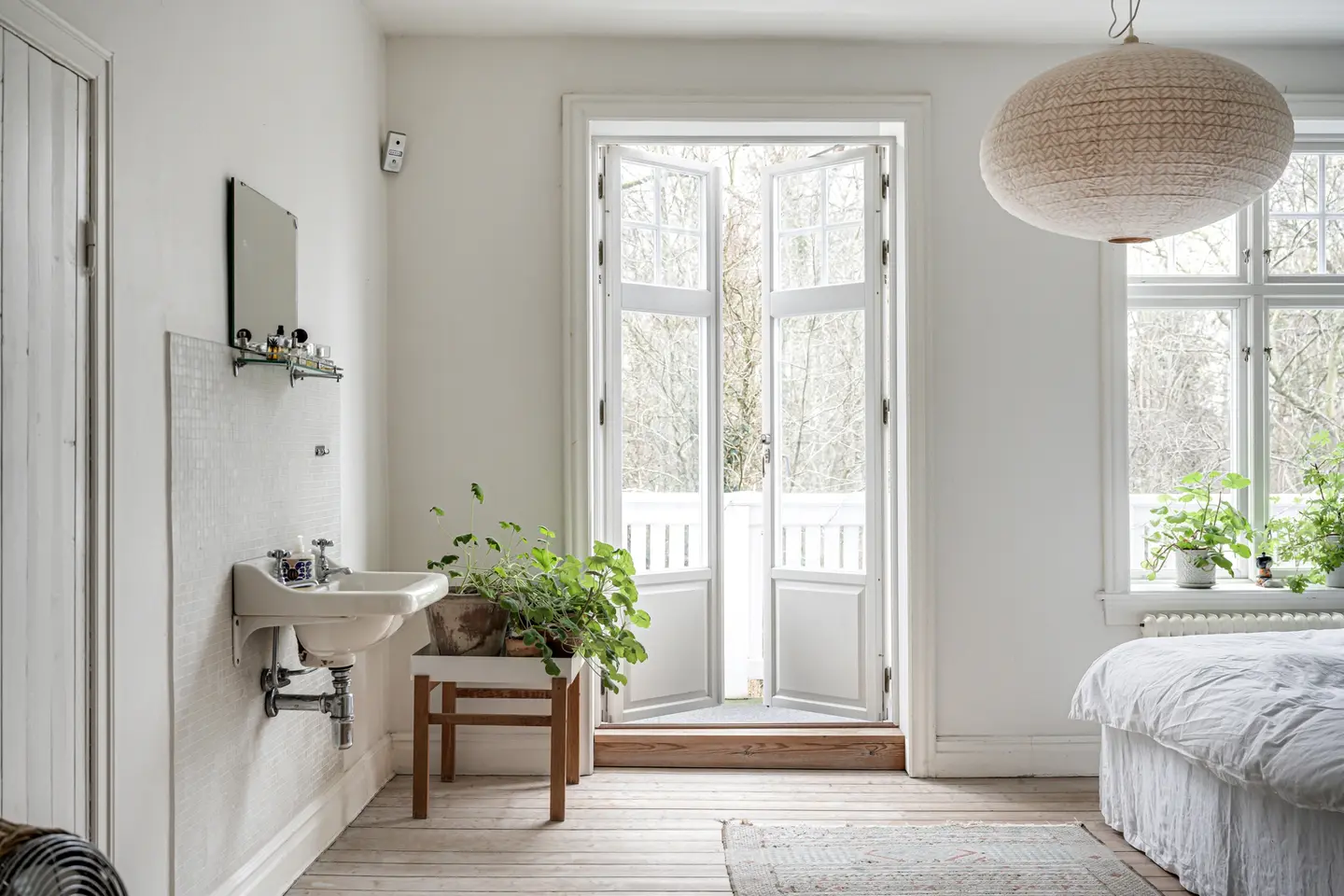 chambre avec porte-fenêtre