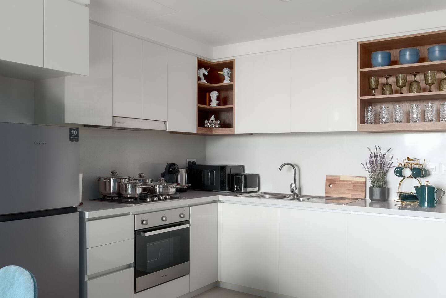 cuisine design blanche salle à manger chaises bleues cuisine design blanche salle à manger chaises bleues