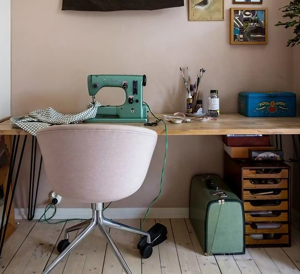 bureau avec machine à coudre