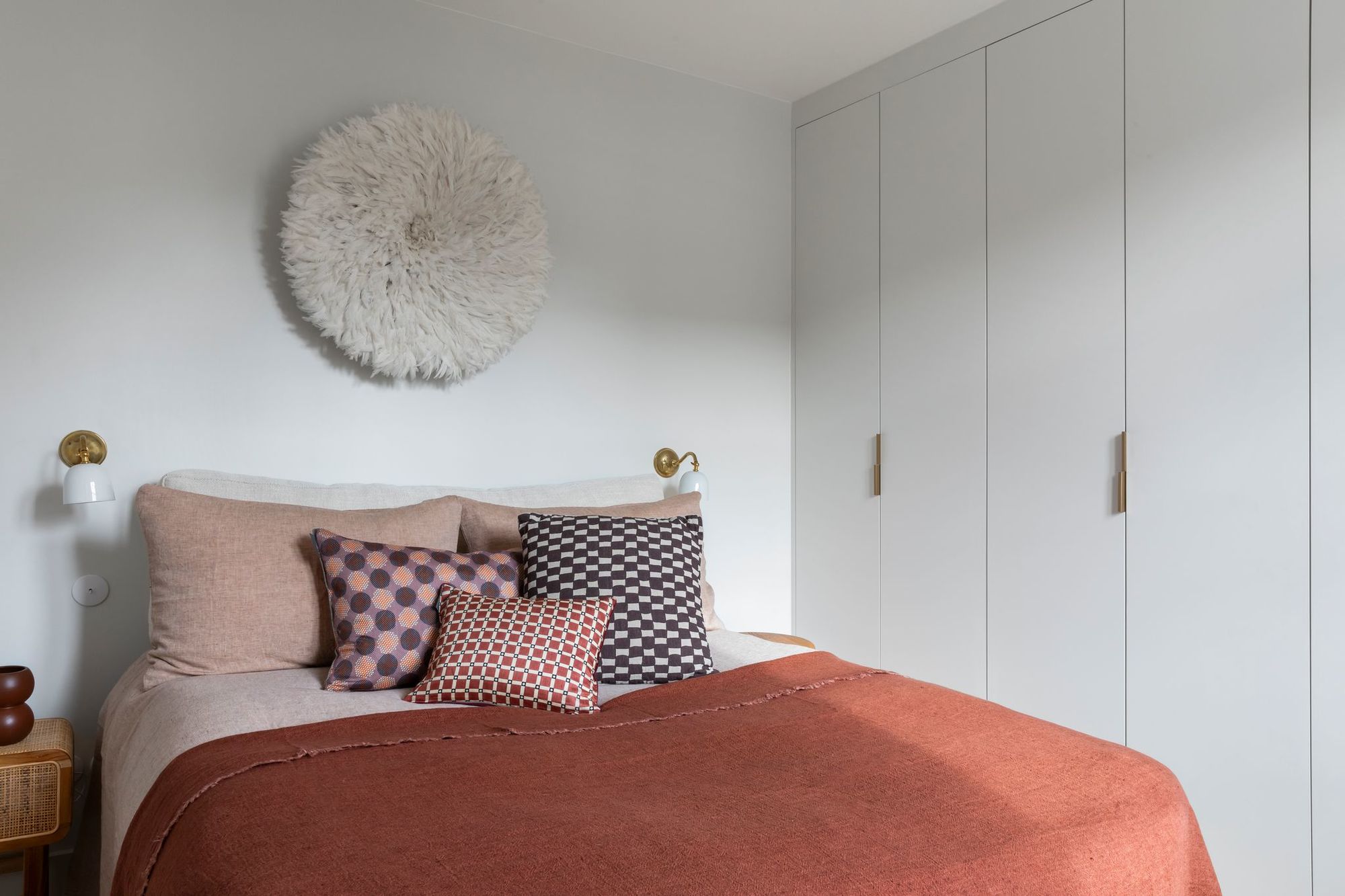 chambre décoration contemporaine petit appartement 50m2 Paris photo © Pauline Le Goff