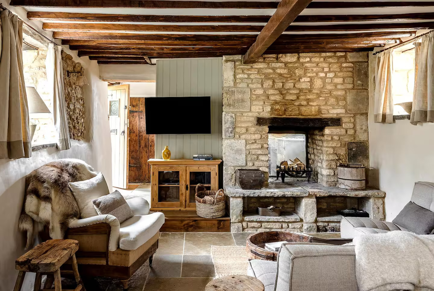 salon avec poutres maison en pierres cottage Cotswolds Angleterre Hoo Cottage salon avec poutres maison en pierres cottage Cotswolds Angleterre Hoo Cottage