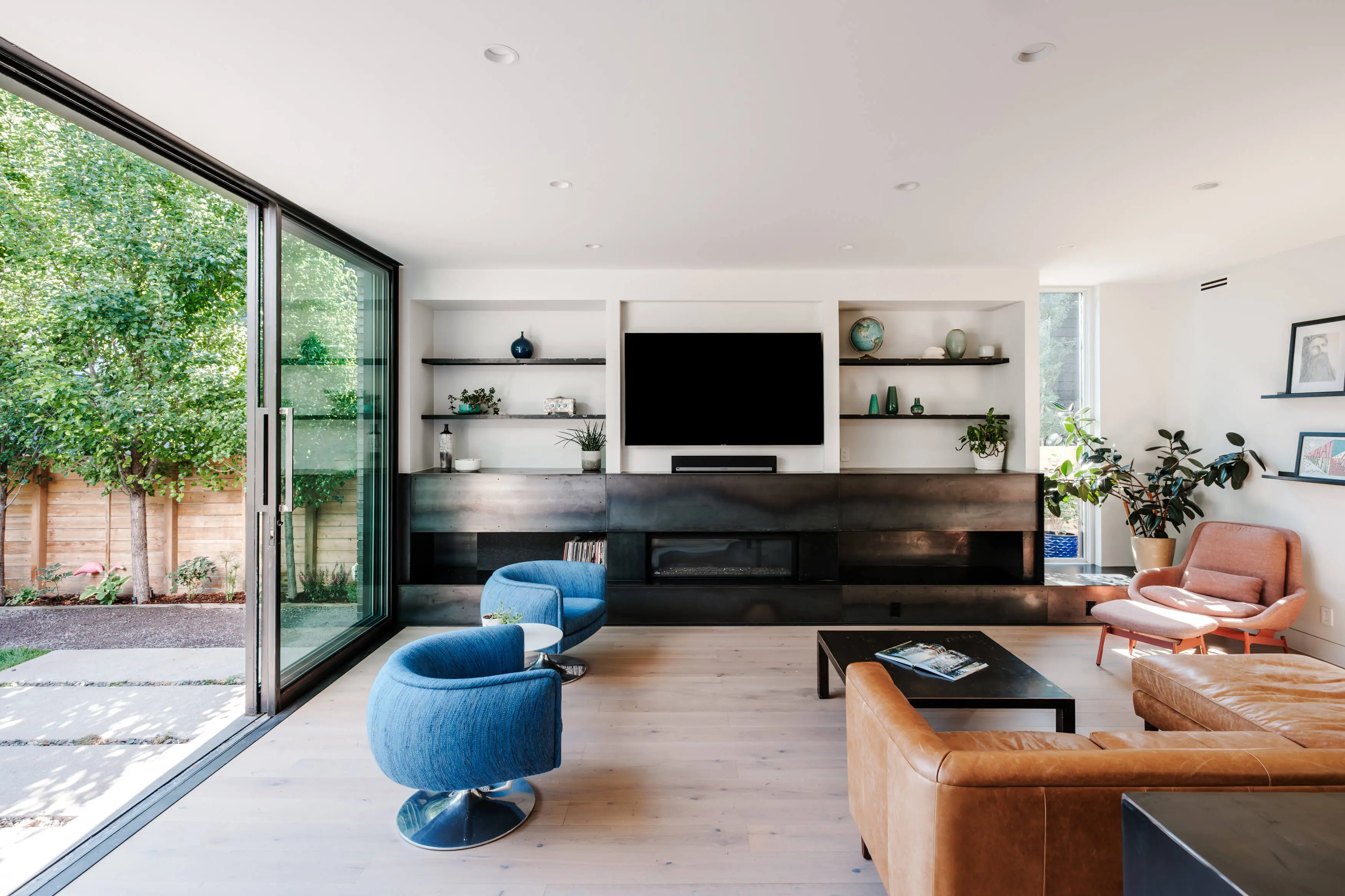 salon avec baie vitrée maison contemporaine