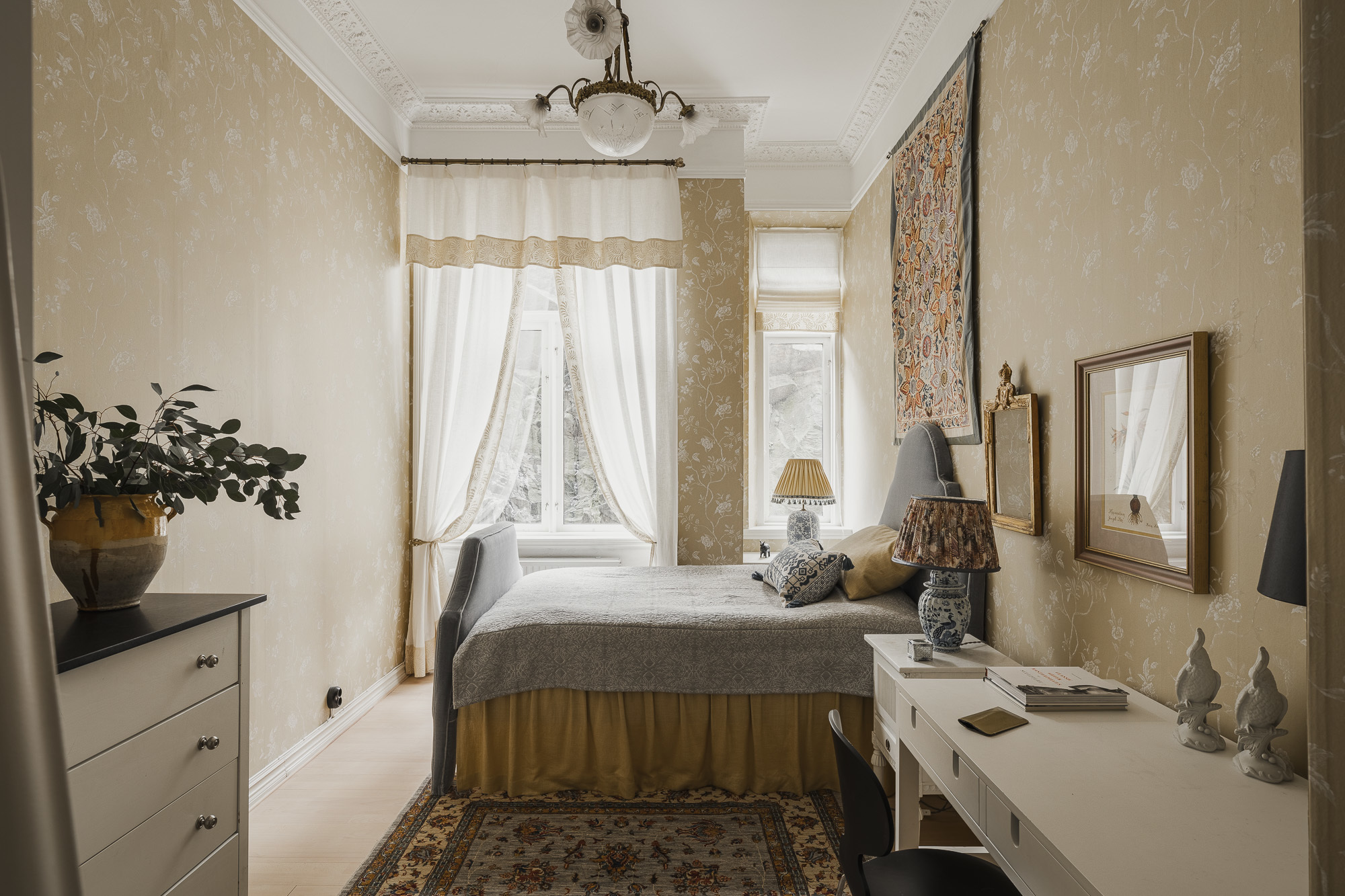 chambre papier-peint jaune beurre