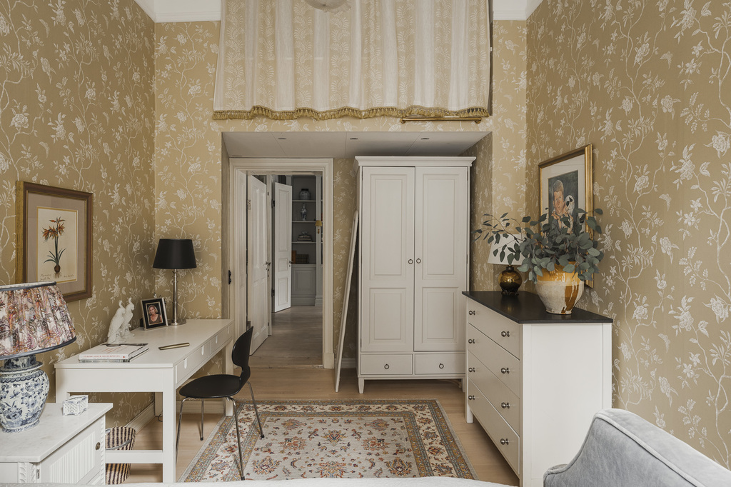 chambre papier-peint jaune beurre
