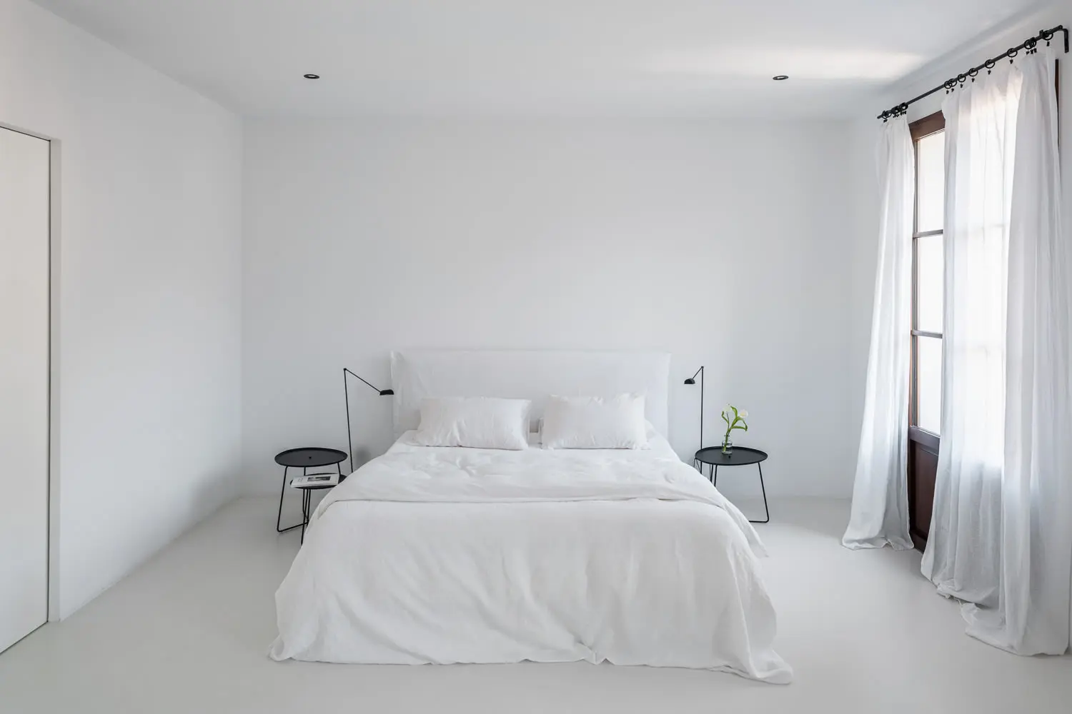 chambre décoration design blanche et noire minimaliste