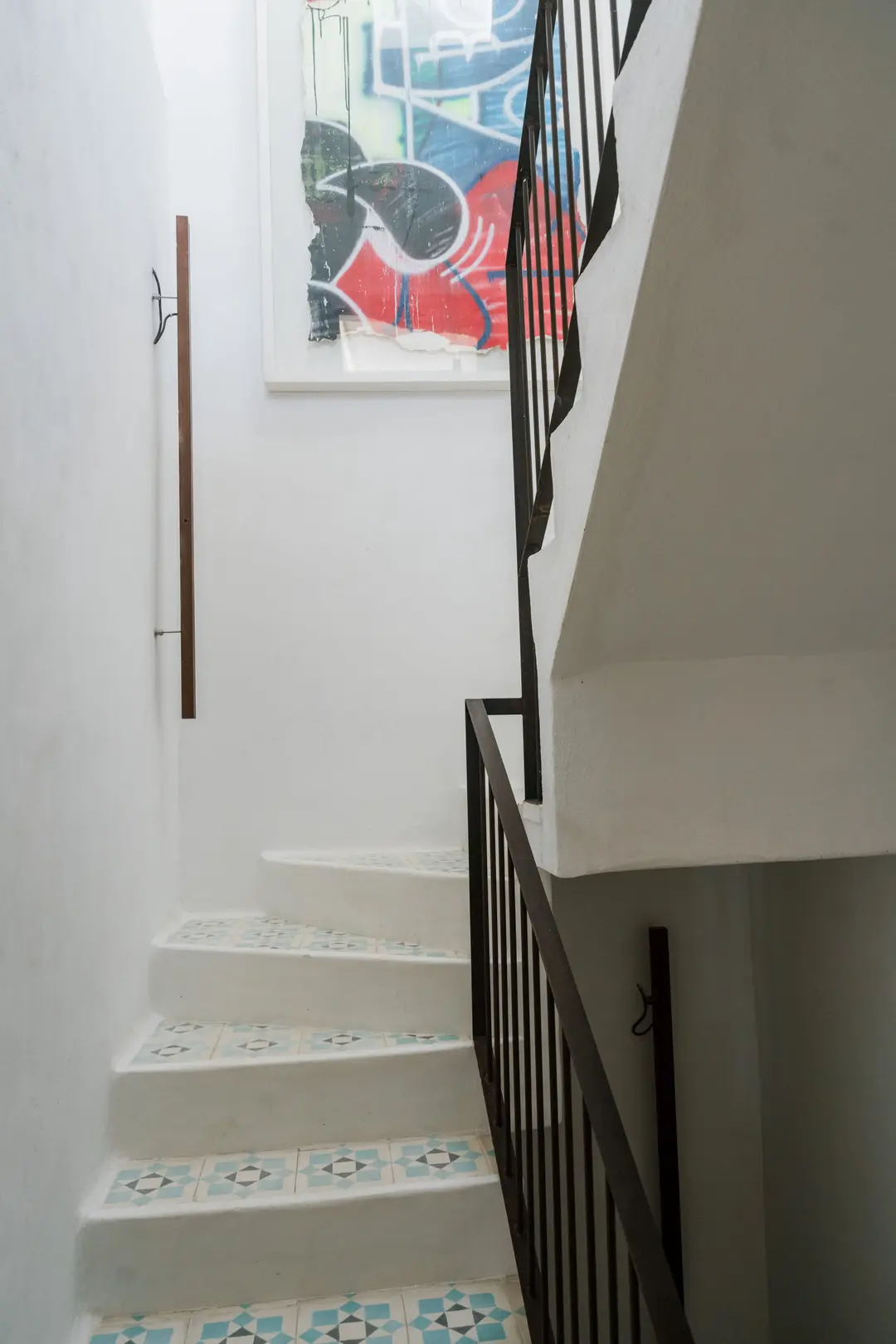escalier ancien avec carrelage