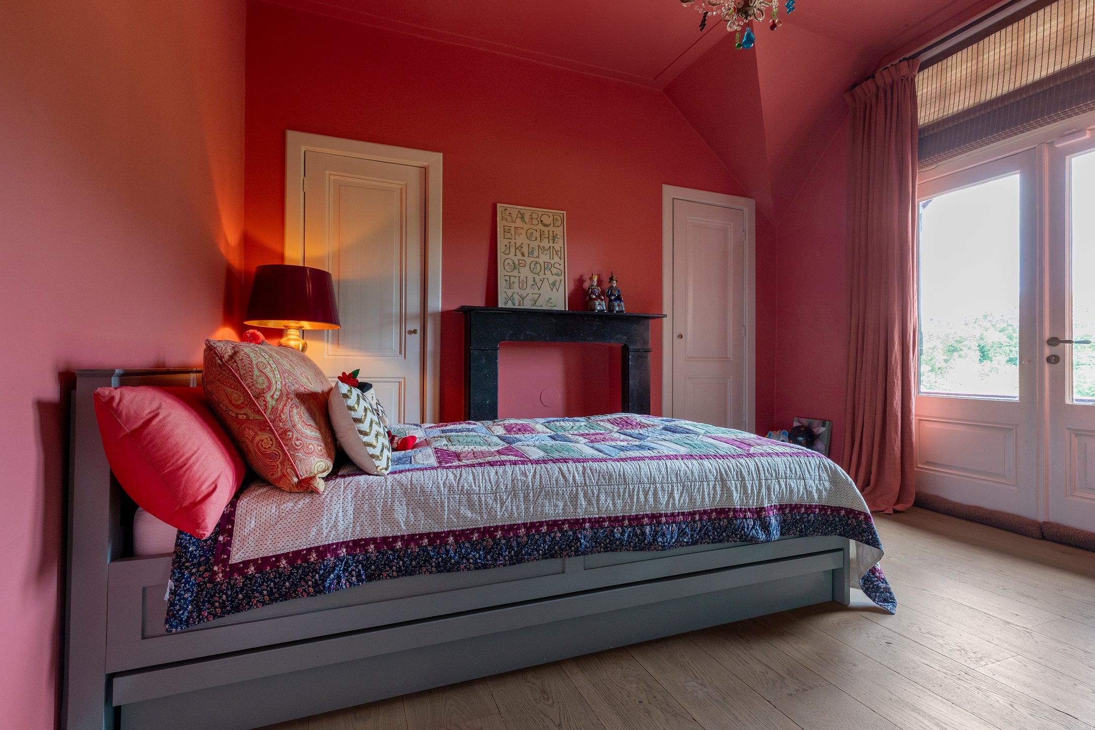 chambre murs rouges décoration classique chic chambre murs rouges décoration classique chic