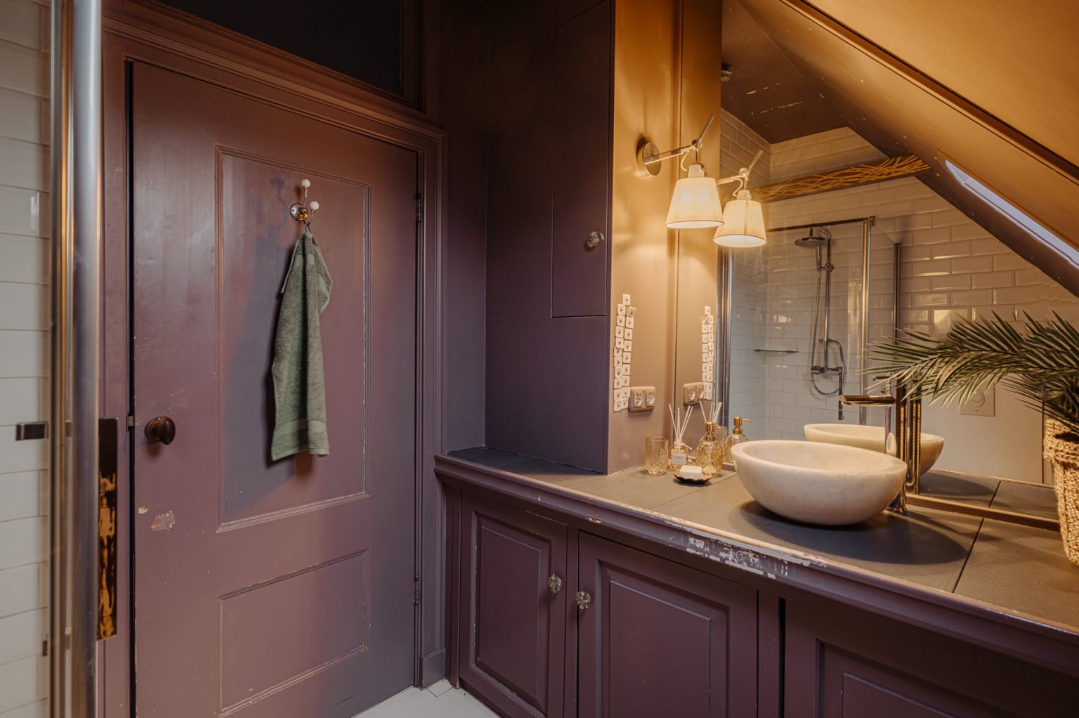 salle de bain mansardée maison ancienne décoration contemporaine