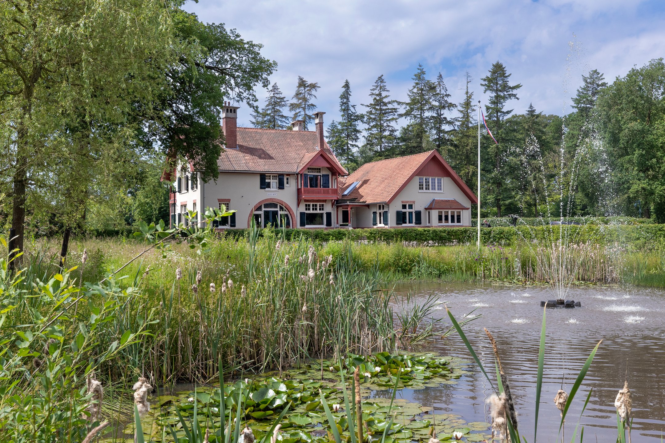 maison de campagne avec plan d maison de campagne avec plan d'eau