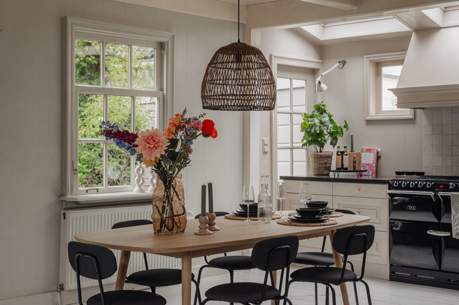 cuisine ouverte et salle à manger maison ancienne décoration contemporaine