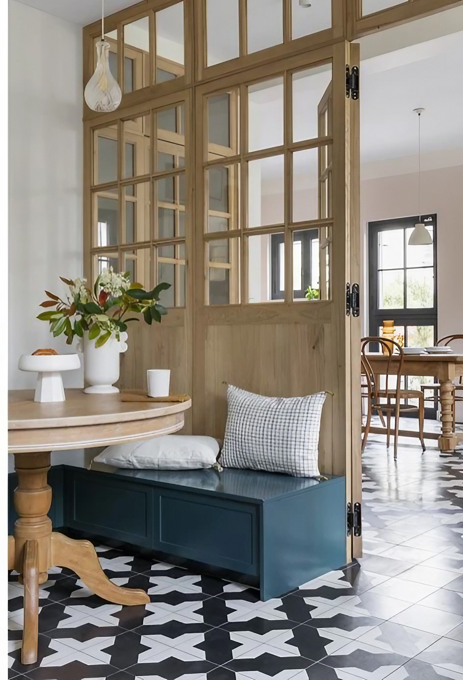 cuisine avec verrière bois décoration vintage maison Paris Photo © Pauline Le Goff cuisine avec verrière bois décoration vintage maison Paris Photo © Pauline Le Goff