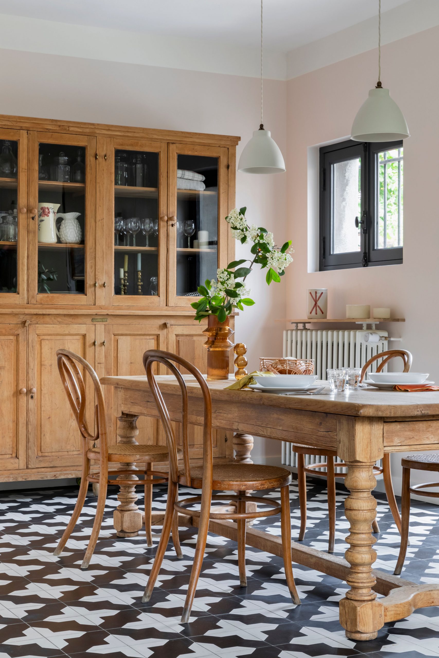 salle à manger décoration vintage maison Paris Photo © Pauline Le Goff salle à manger décoration vintage maison Paris Photo © Pauline Le Goff