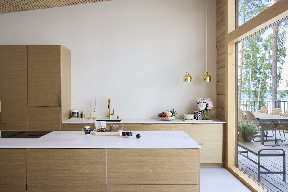 cuisine ouverte maison en bois massif contemporaine en kit Honka cuisine ouverte maison en bois massif contemporaine en kit Honka