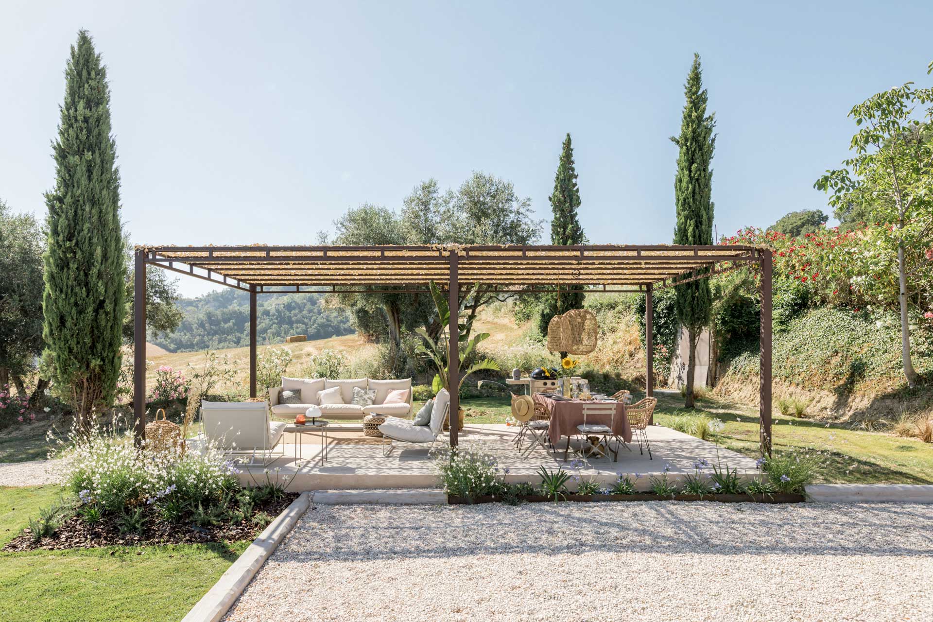 salon sous pergola métal dans jardin salon sous pergola métal dans jardin
