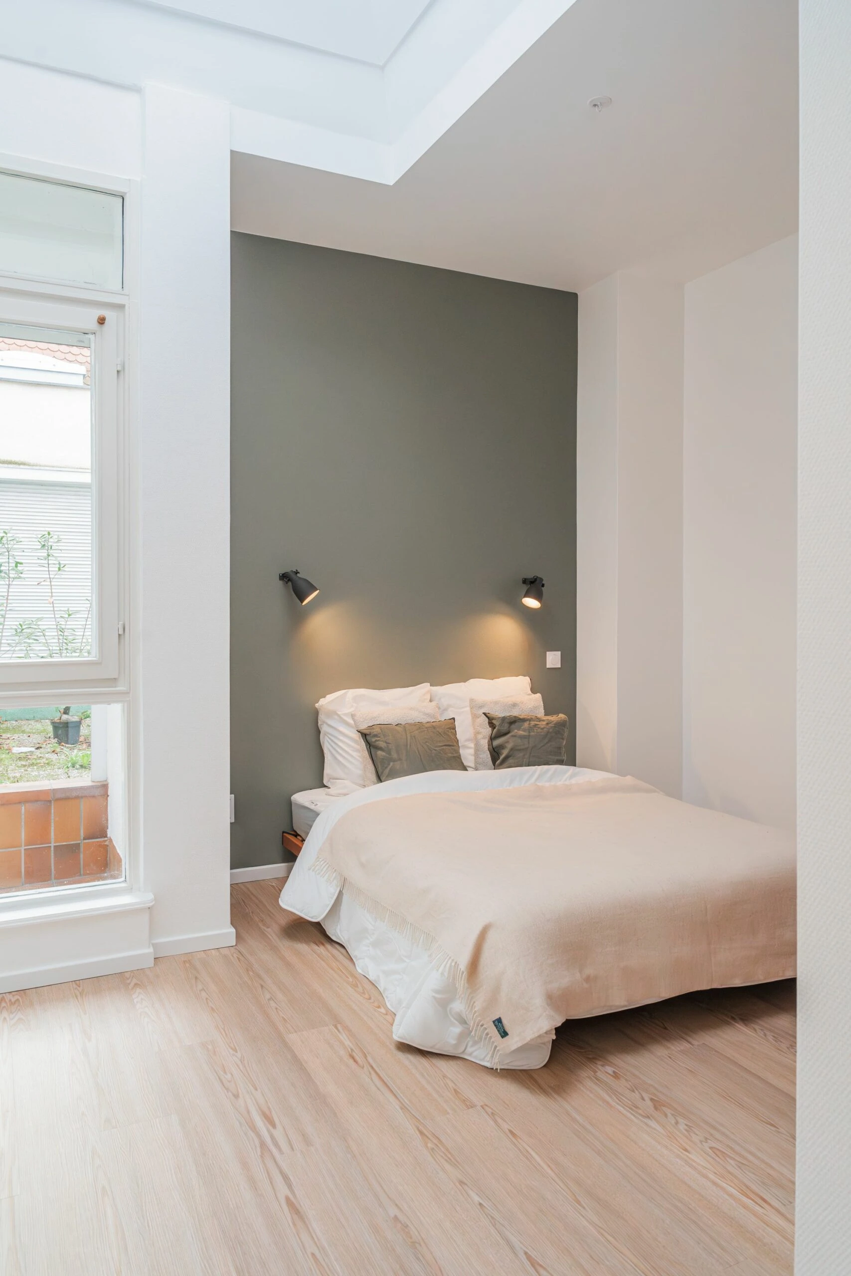 chambre mur vert appartement 42m2 rénové par Ynspir