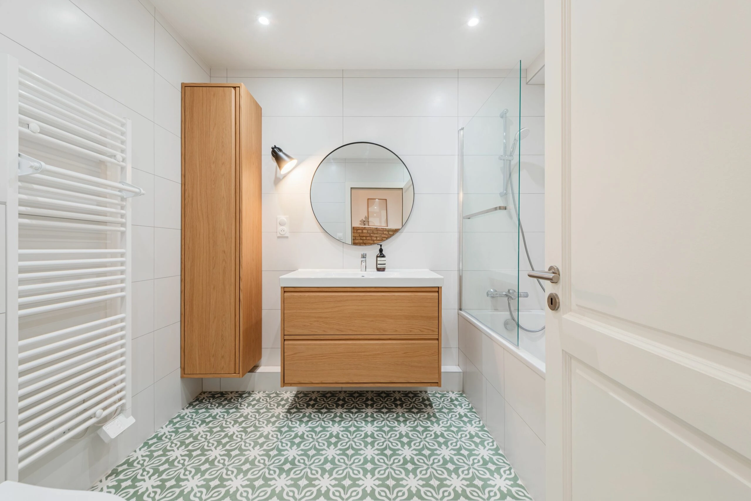 salle de bain design appartement 42m2 rénové par Ynspir