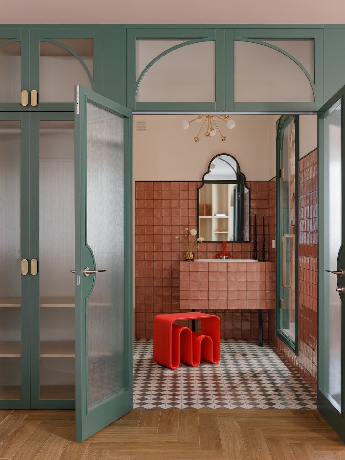 salle de bain décoration contemporaine colorée carrelage rose salle de bain décoration contemporaine colorée carrelage rose
