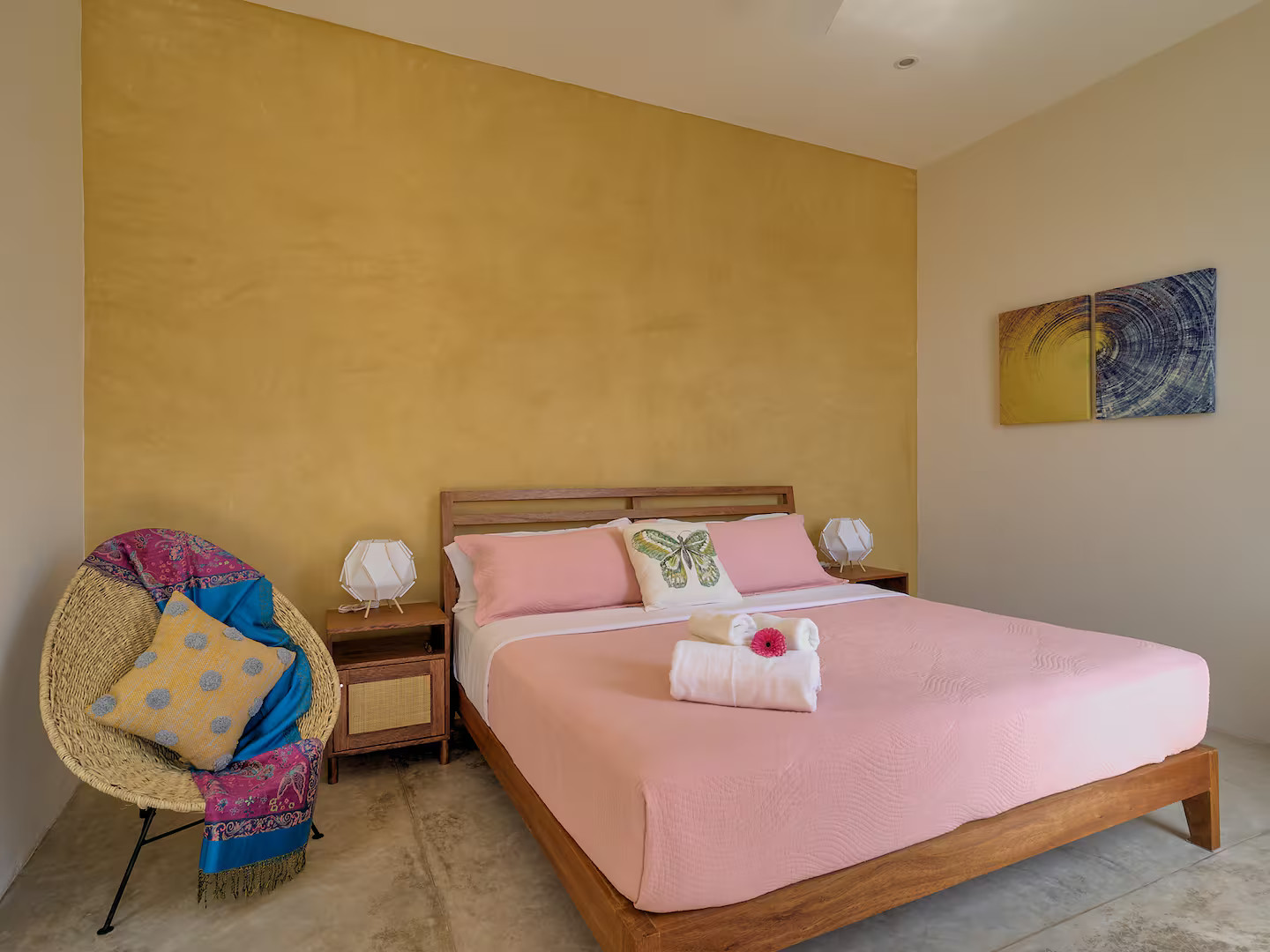 chambre jaune et rose maison avec piscine Mexique chambre jaune et rose maison avec piscine Mexique