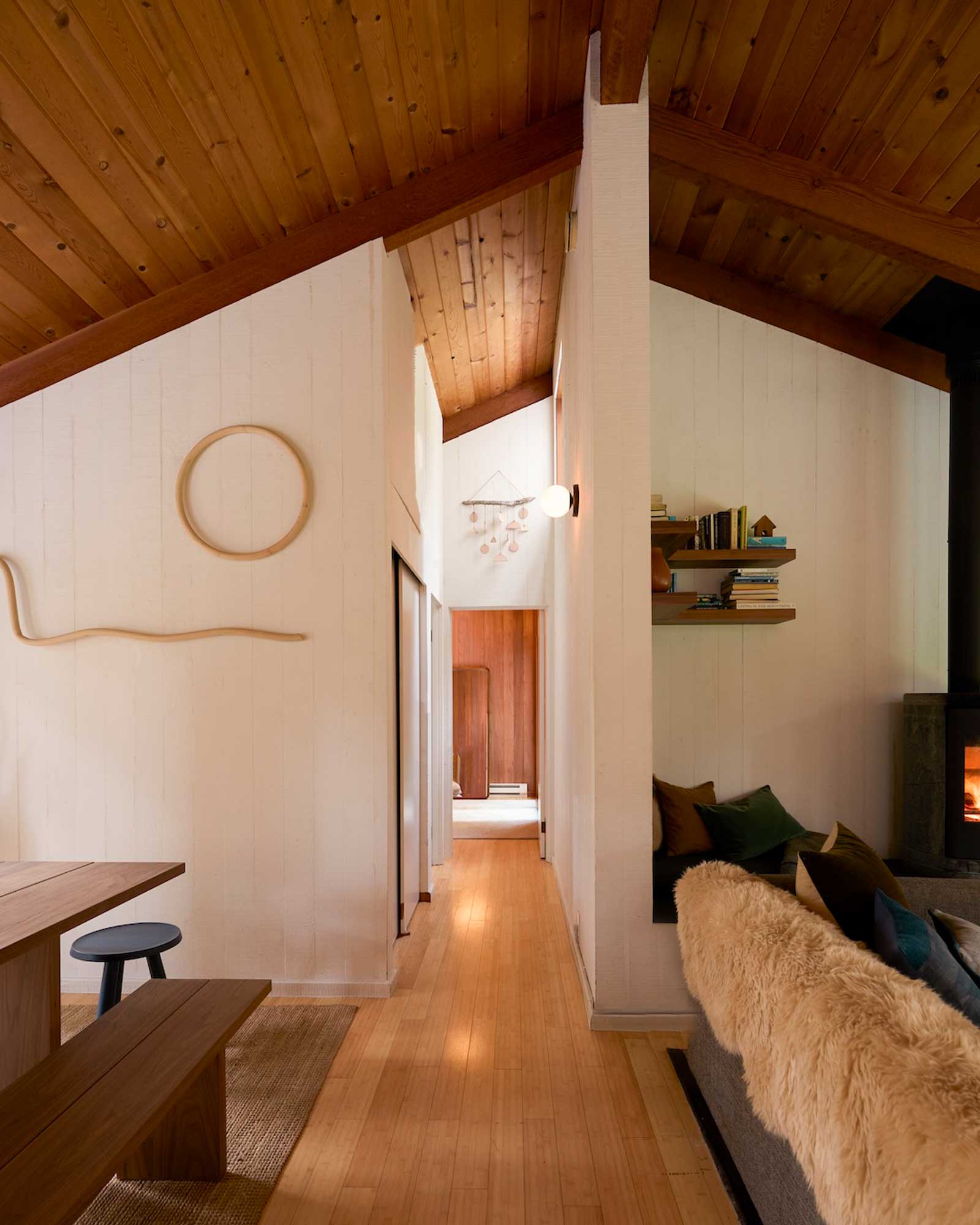 salle à manger et salon décoration contemporaine maison en bois