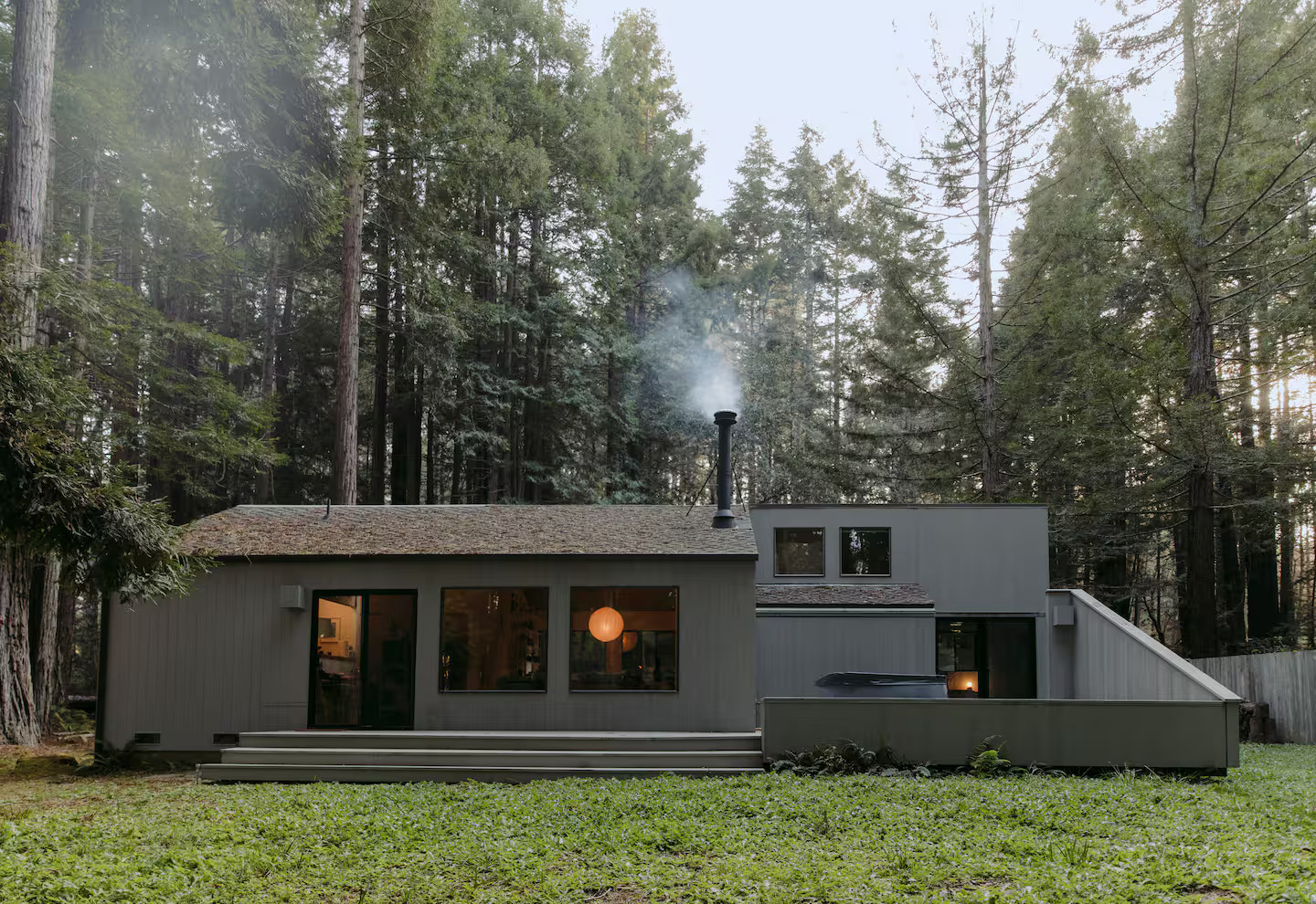 maison contemporaine dans forêt