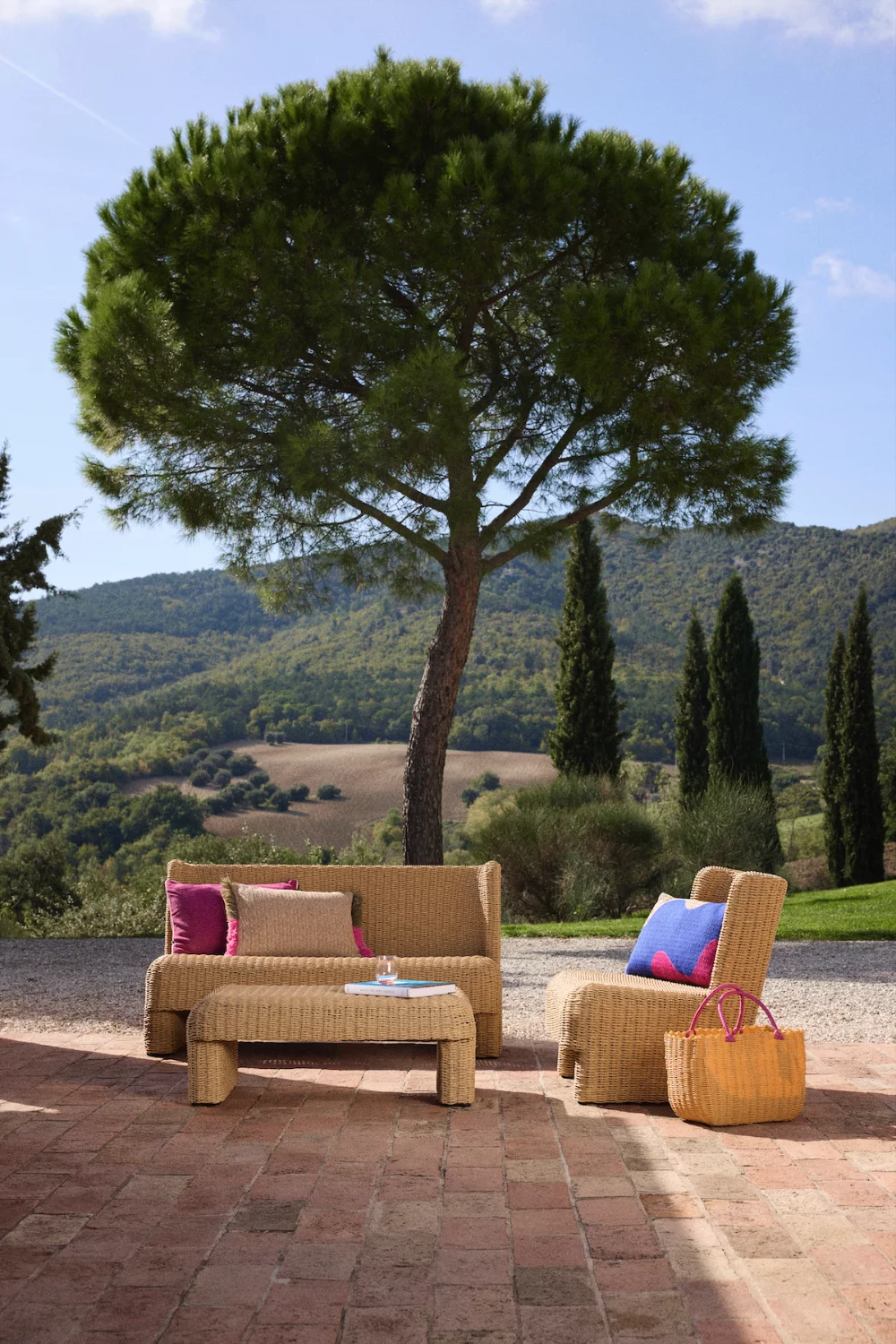 salon de jardin design en rotin
