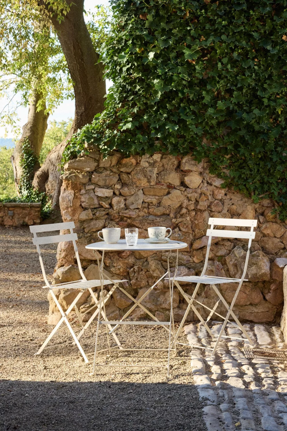 terrasse avec muret en pierres