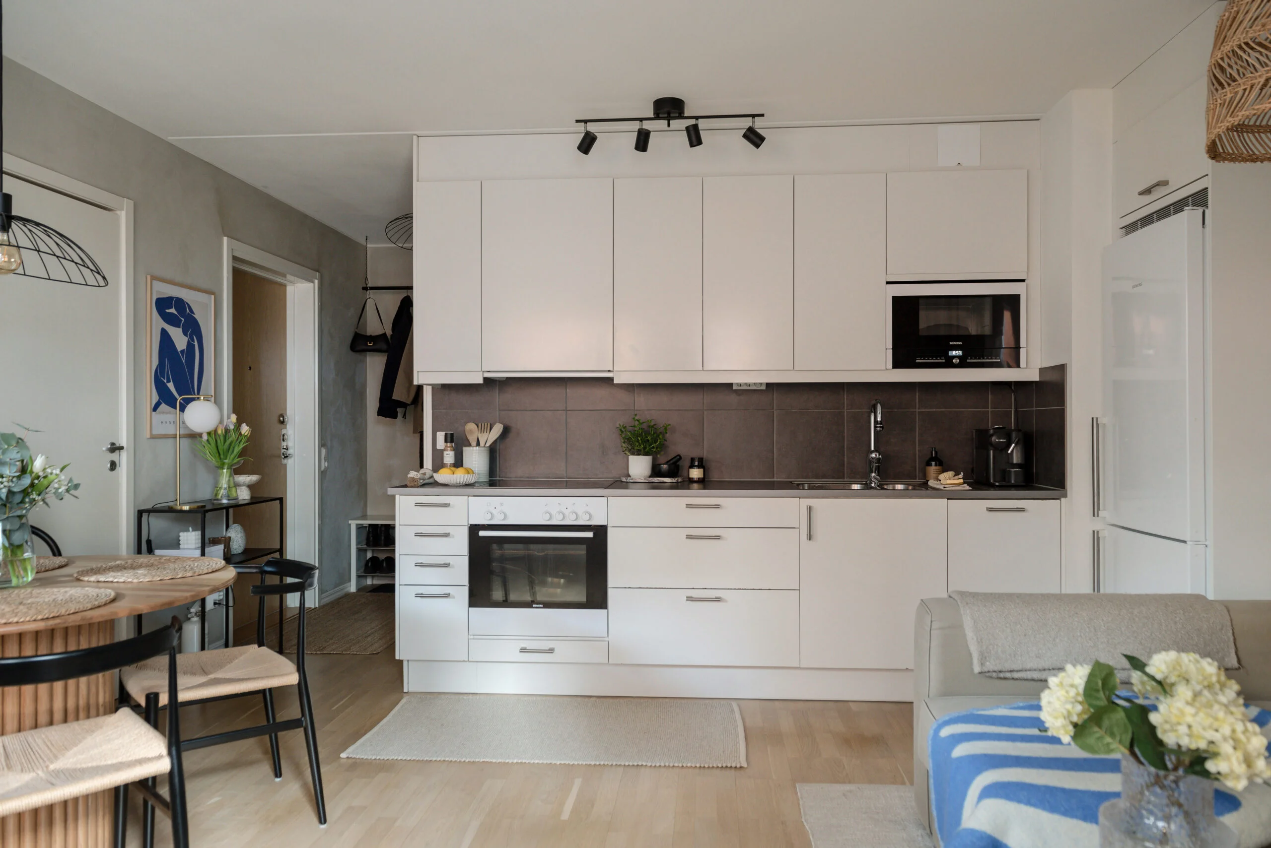 pièce principale avec cuisine ouverte studio 36m2 pièce principale avec cuisine ouverte studio 36m2