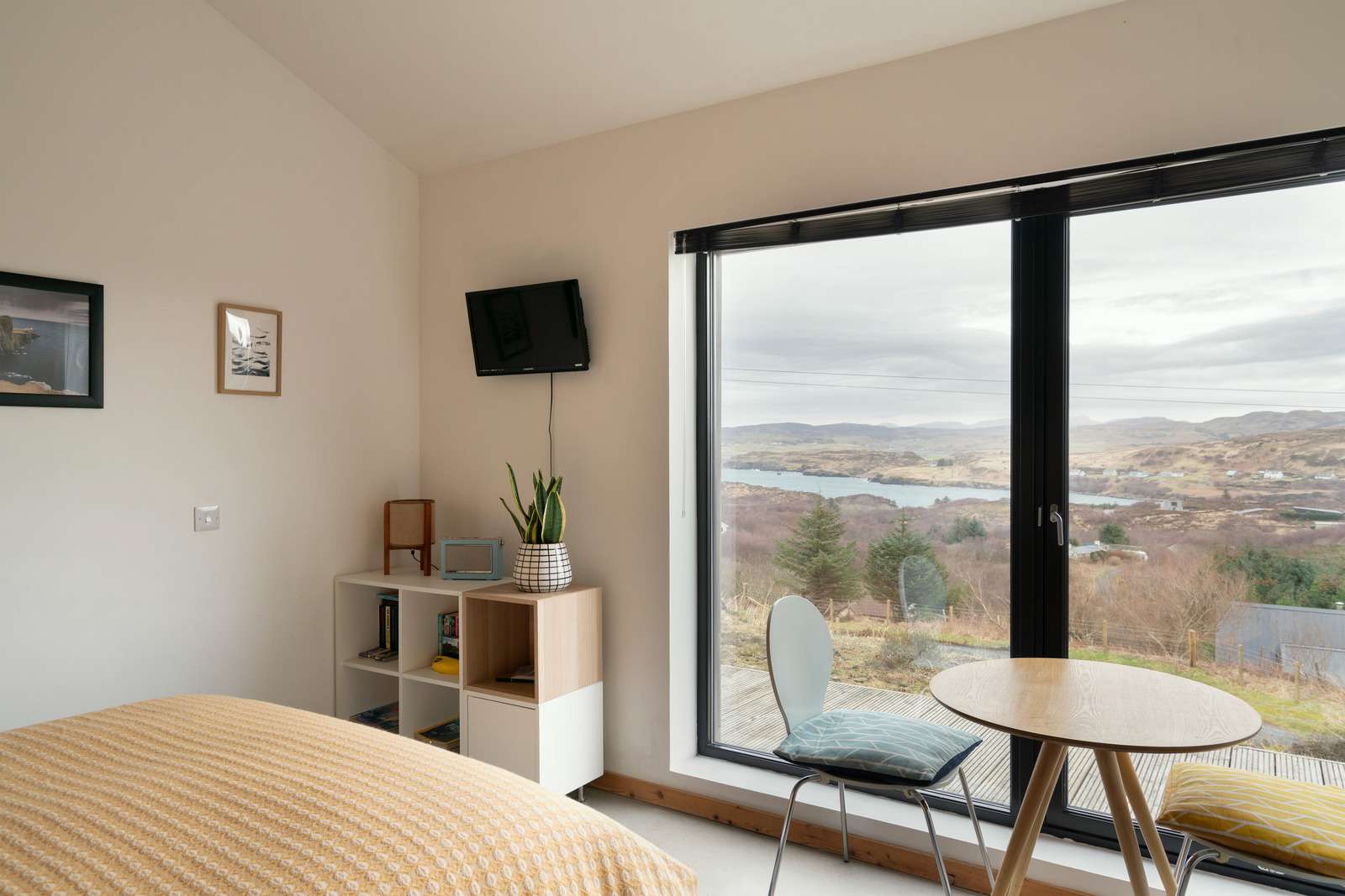 chambre avec baie vitrée