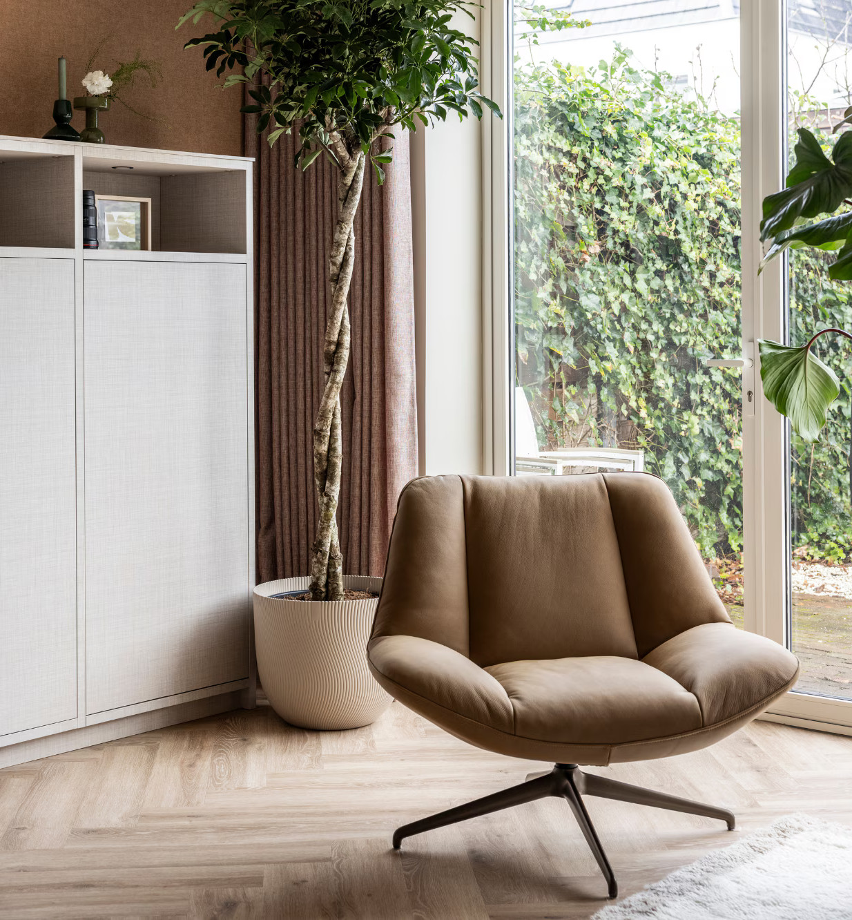 salon décoration contemporaine beige et brun