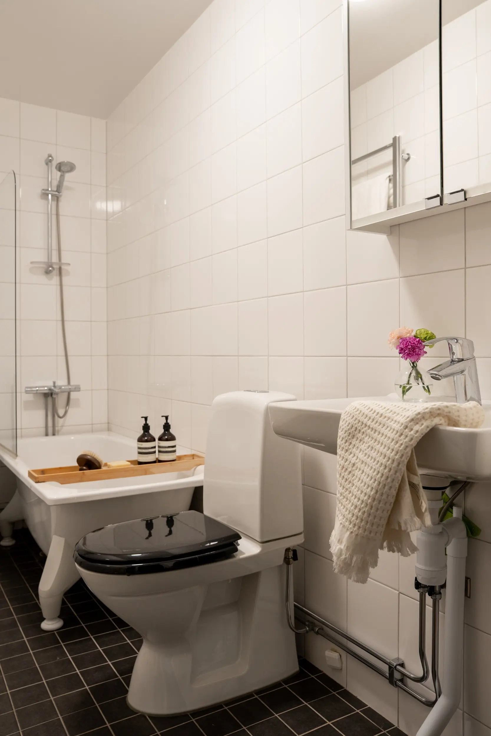 salle de bain blanche