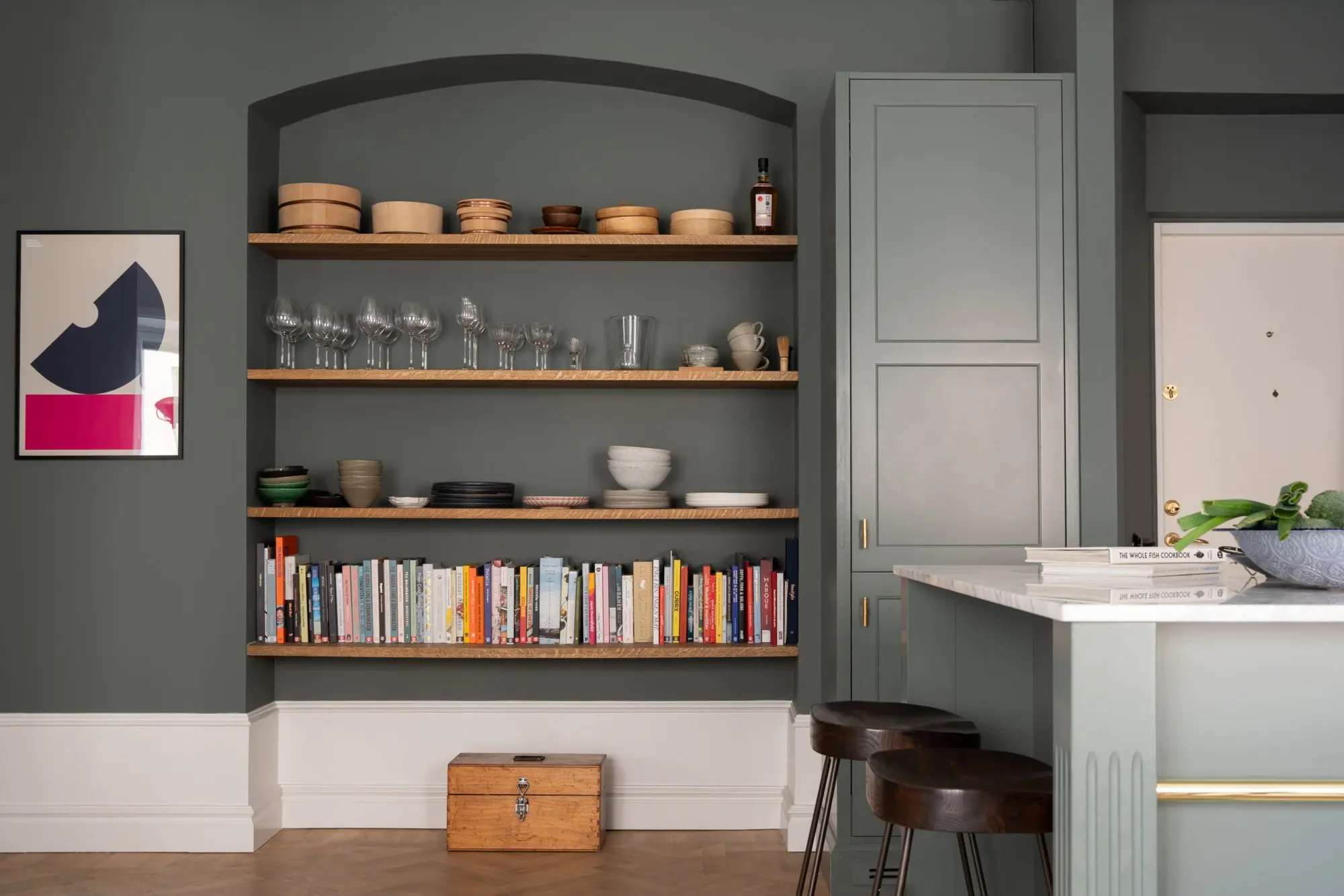 salon avec cuisine ouverte verte trois-pièces 59m2
