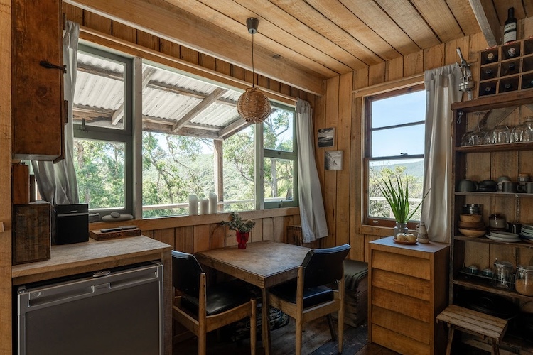 cuisine et coin repas petite maison en bois The Headland