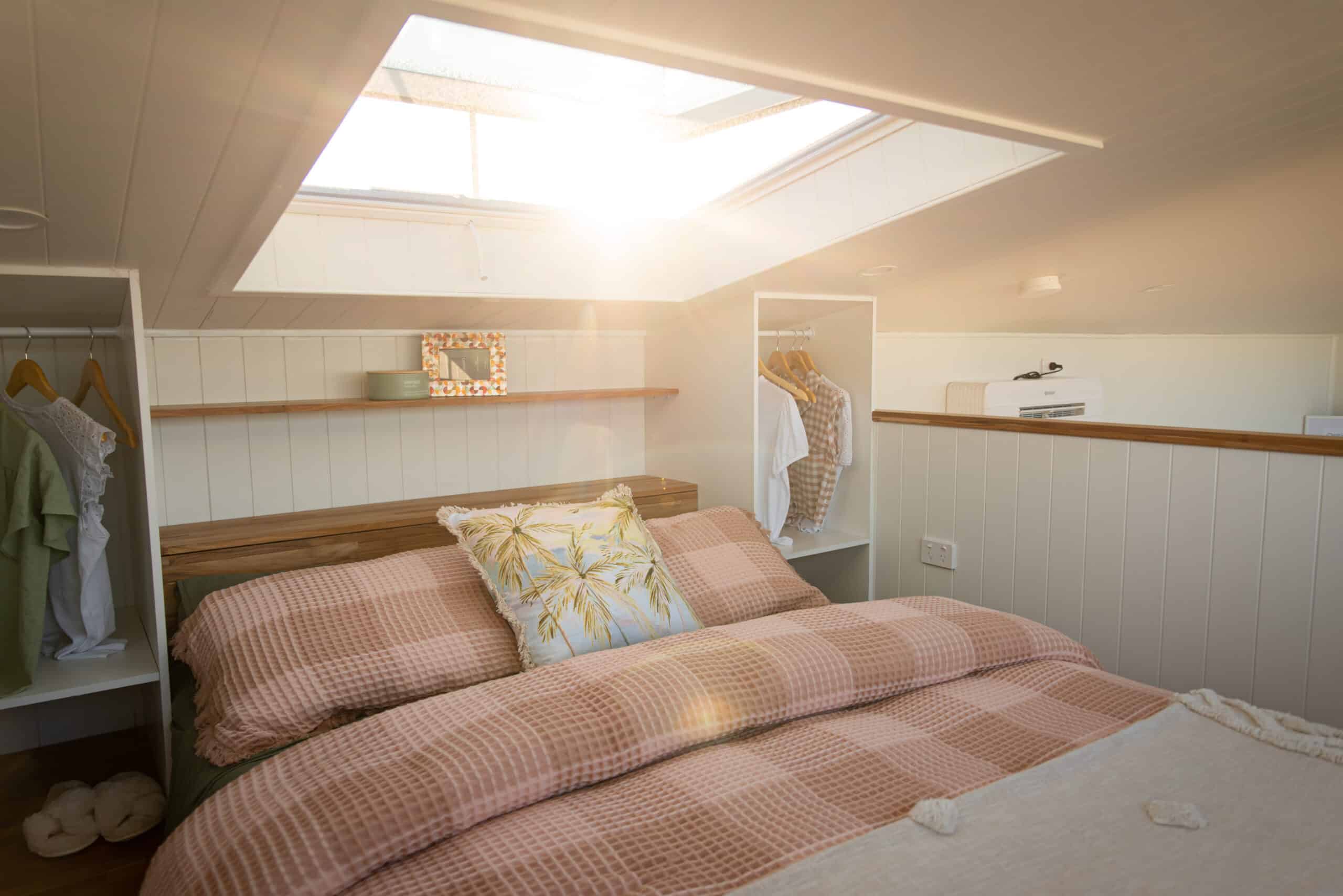 chambre petite maison mobile modèle Kookaburra par Unplgd