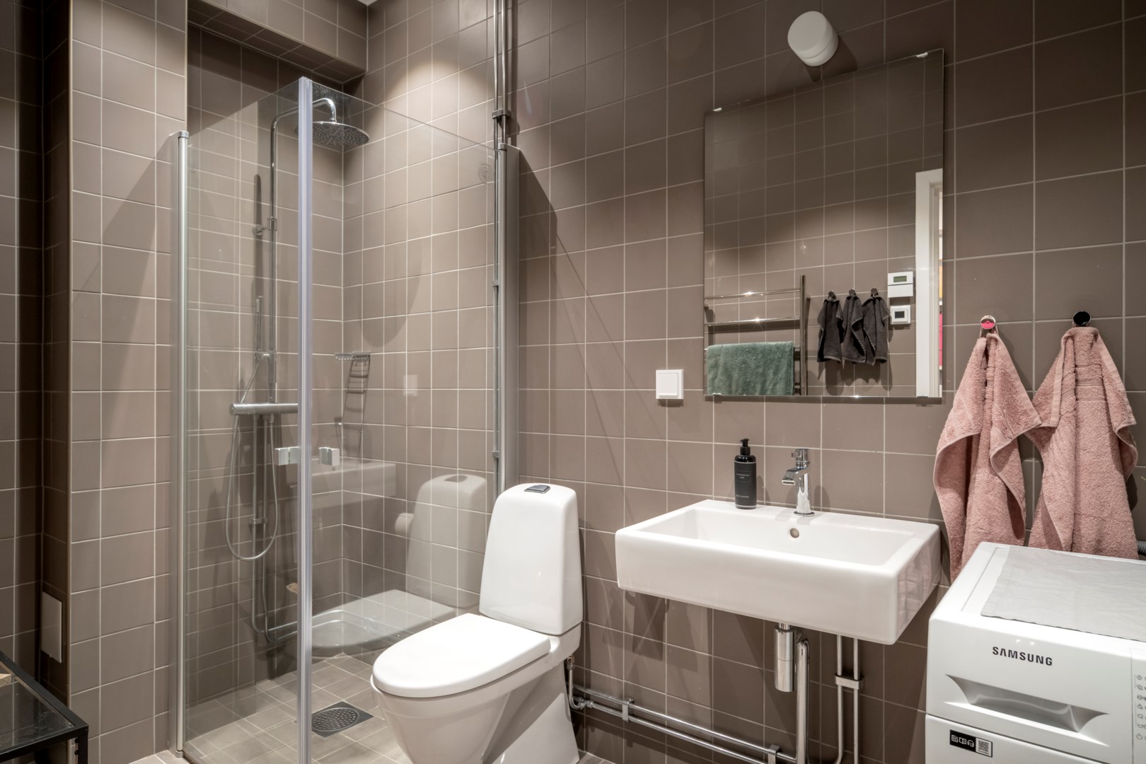 salle de bain marron