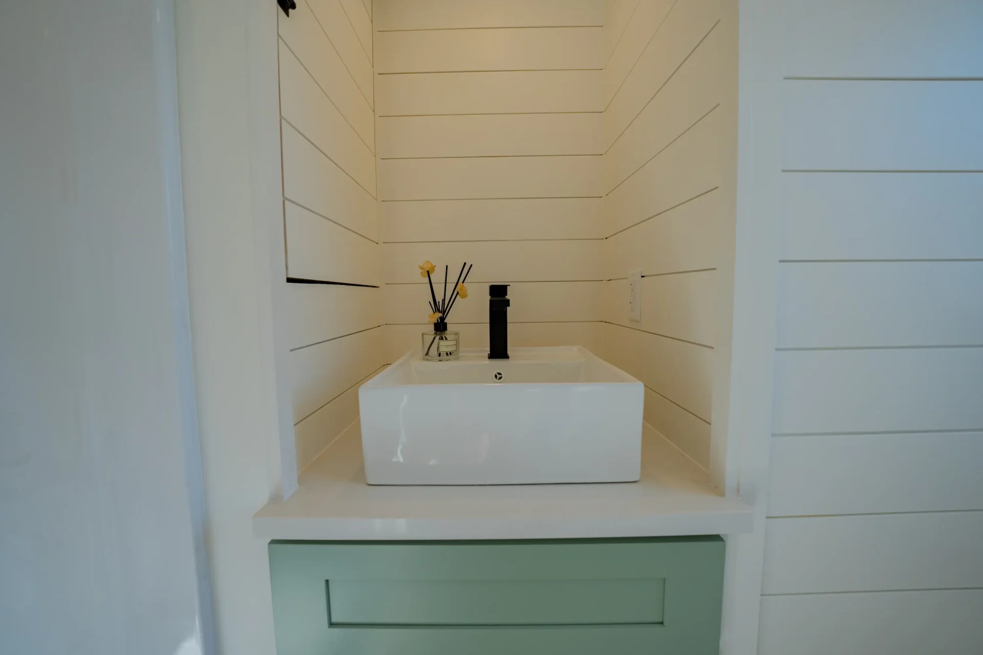 salle de bain verte mini maison