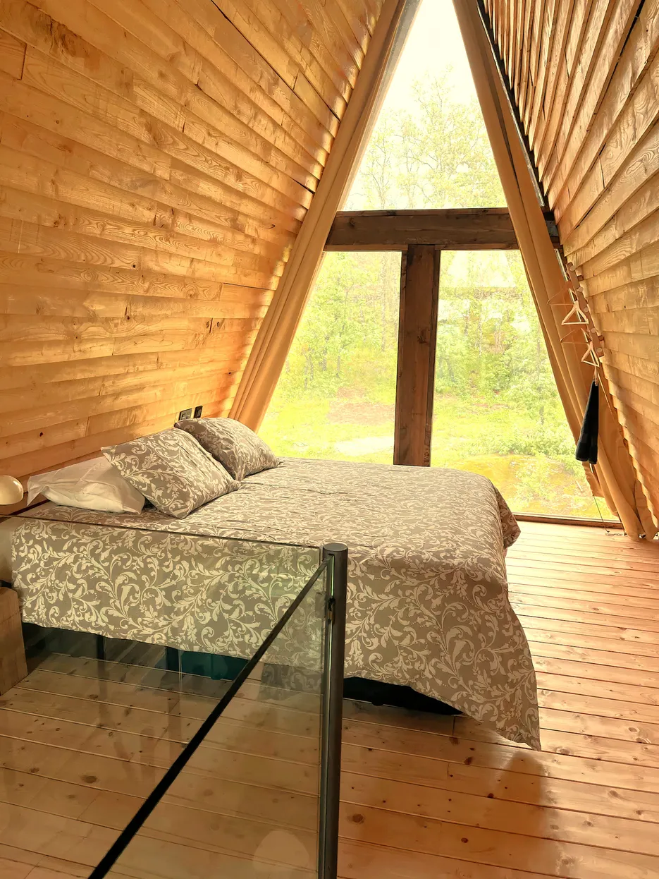 chambre mansardée avec pignon vitré maison en bois