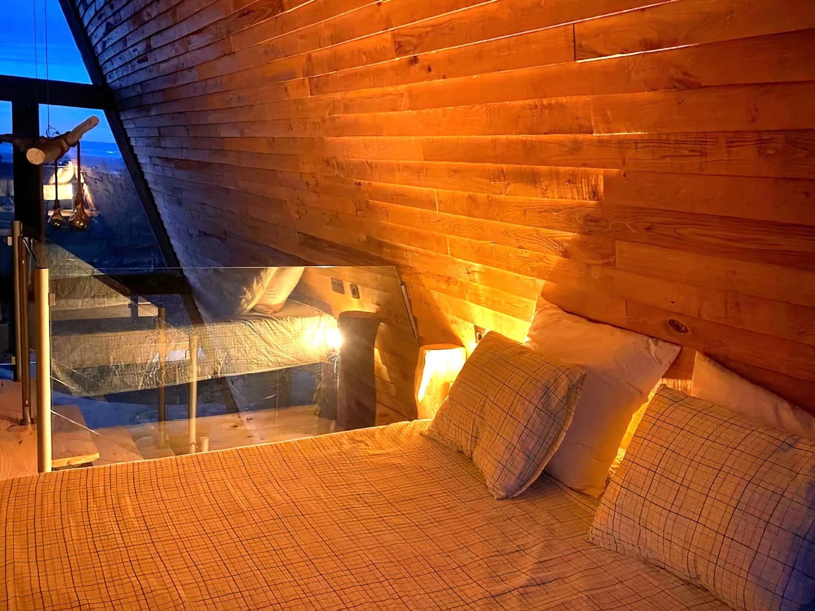 chambre mansardée avec pignon vitré maison en bois