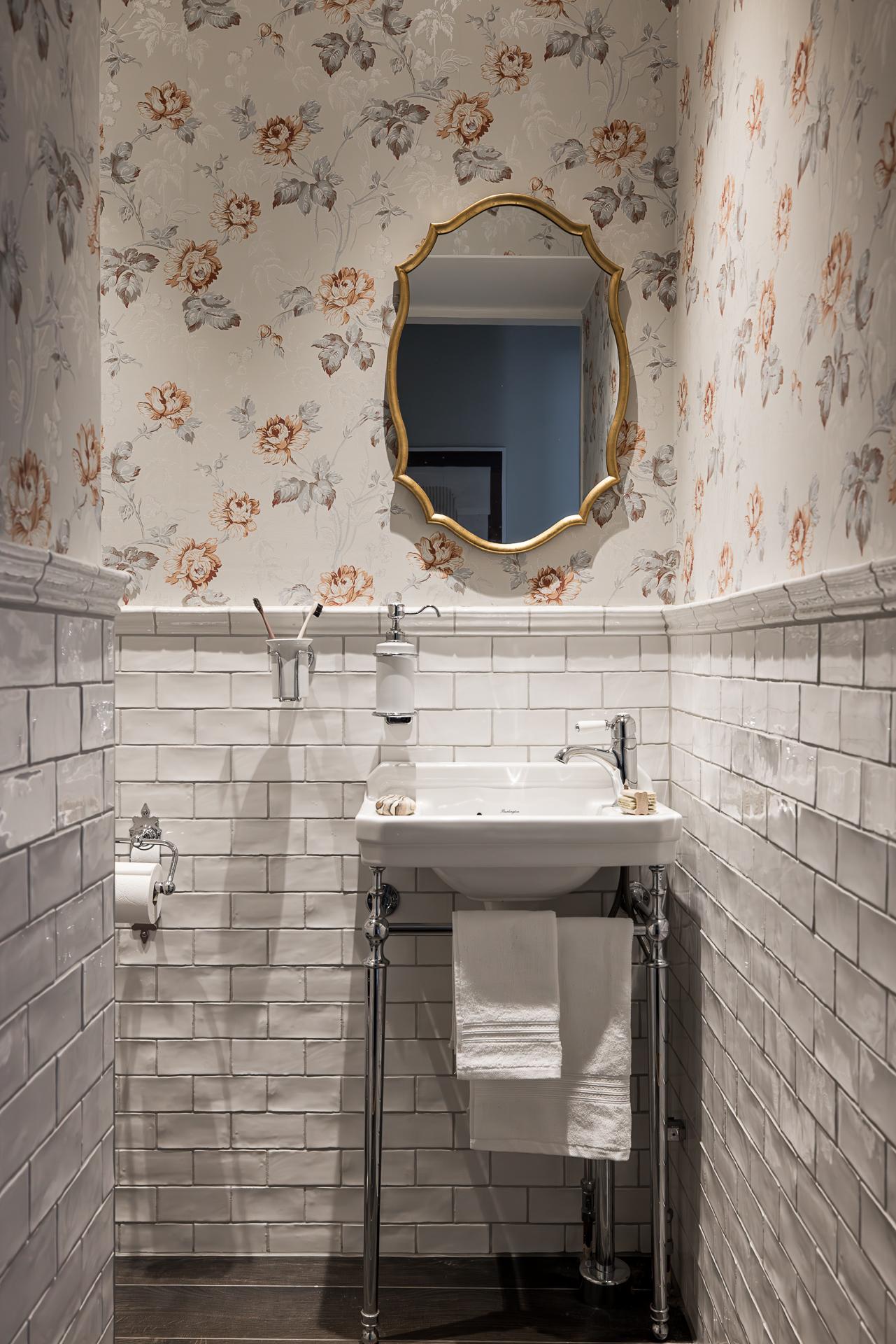 toilettes décoration vintage papier-peint fleuri toilettes décoration vintage papier-peint fleuri