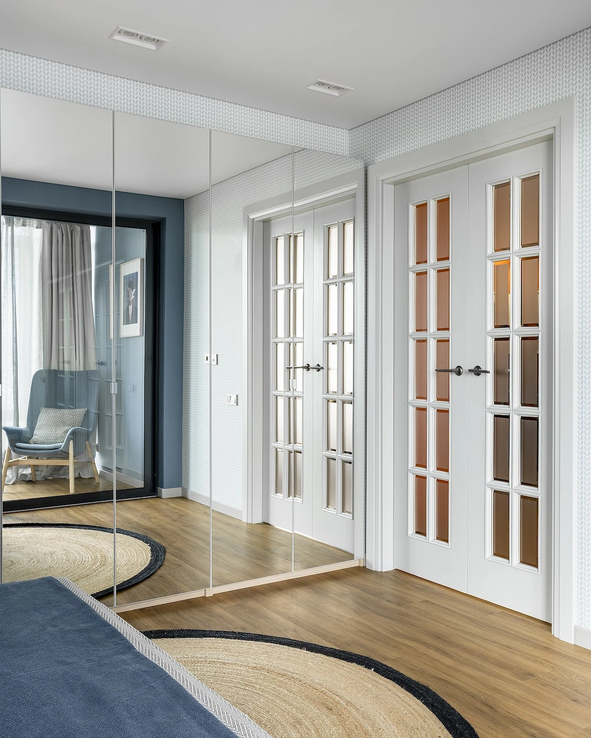 chambre avec placard miroir