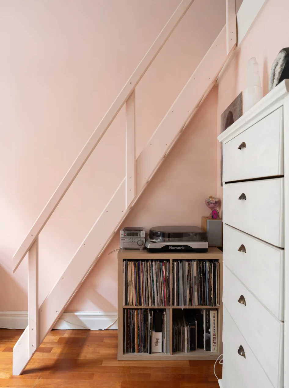 escalier pour mezzanine studio 34m2 décoration rose escalier pour mezzanine studio 34m2 décoration rose
