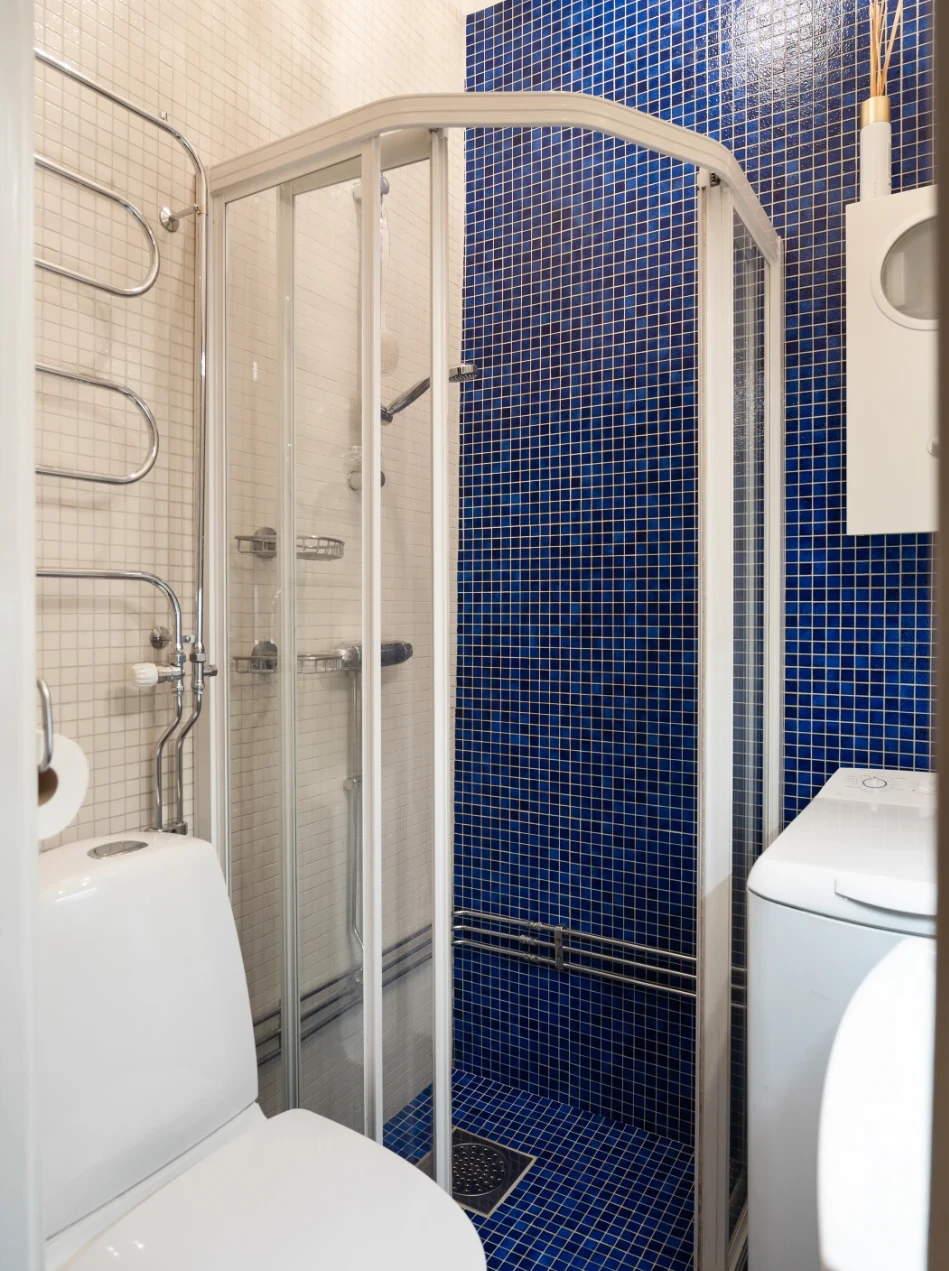 salle de bain blanche et bleue salle de bain blanche et bleue