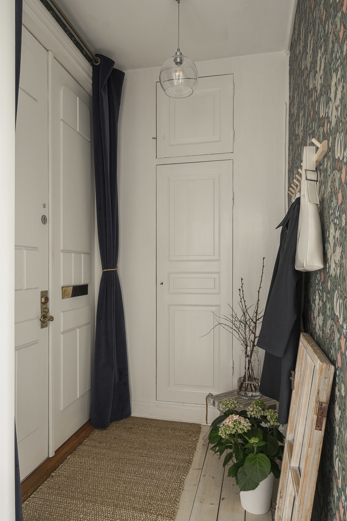 entrée papier-peint Golden Lily par William Morris