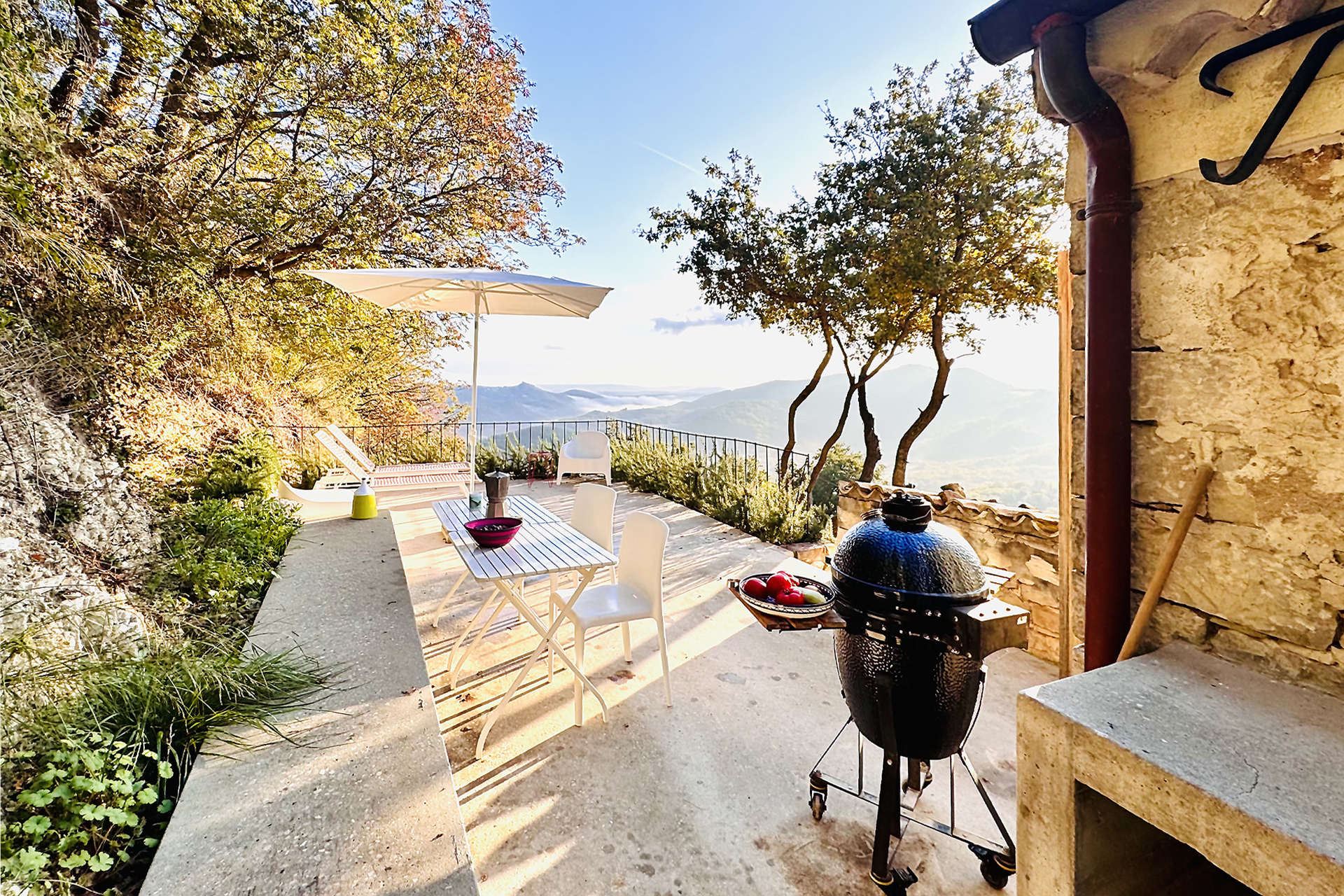 terrasse maison ancienne en pierres