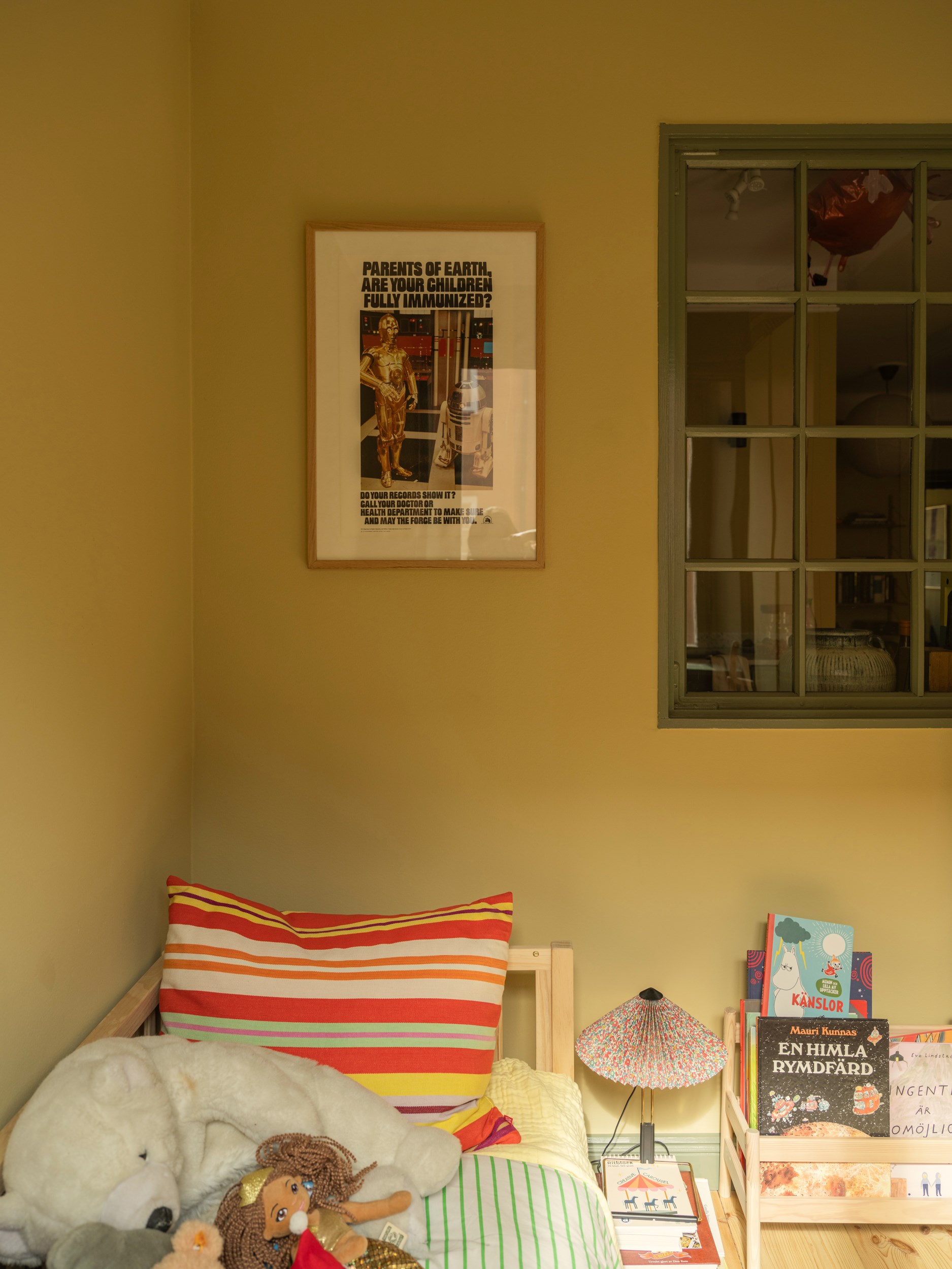 chambre enfant murs jaunes 