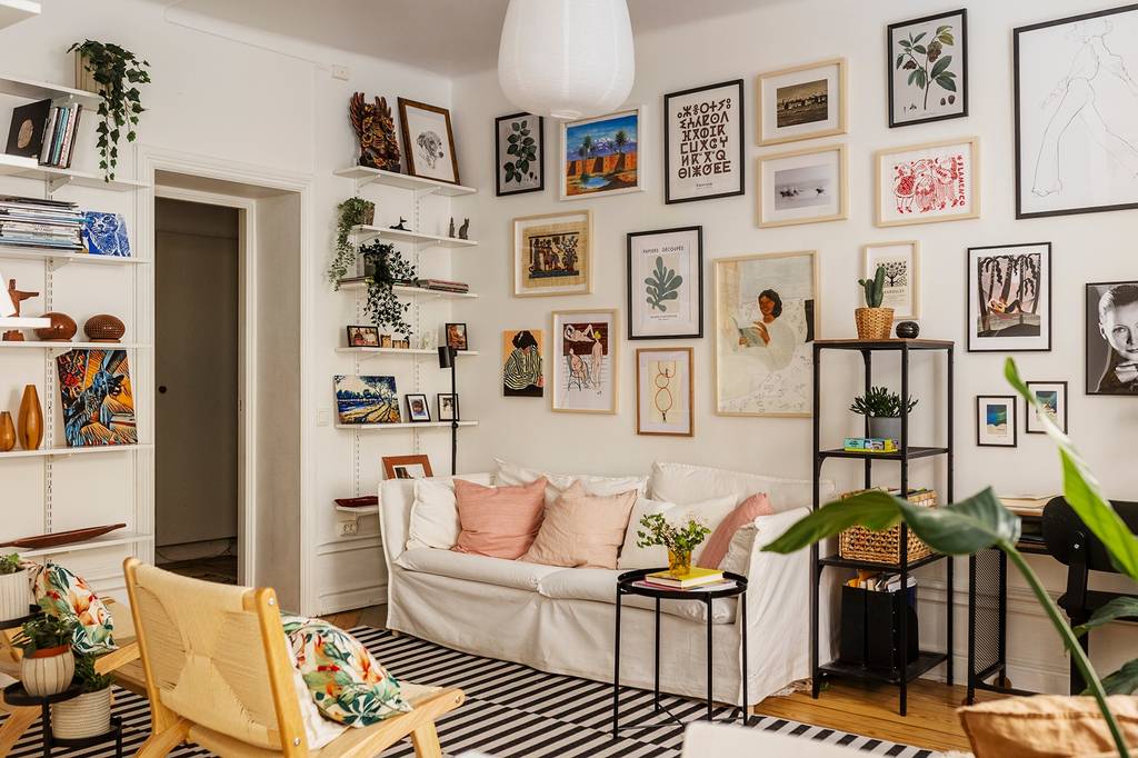 salon avec mur d'images appartement 75m2 décoration scandinave