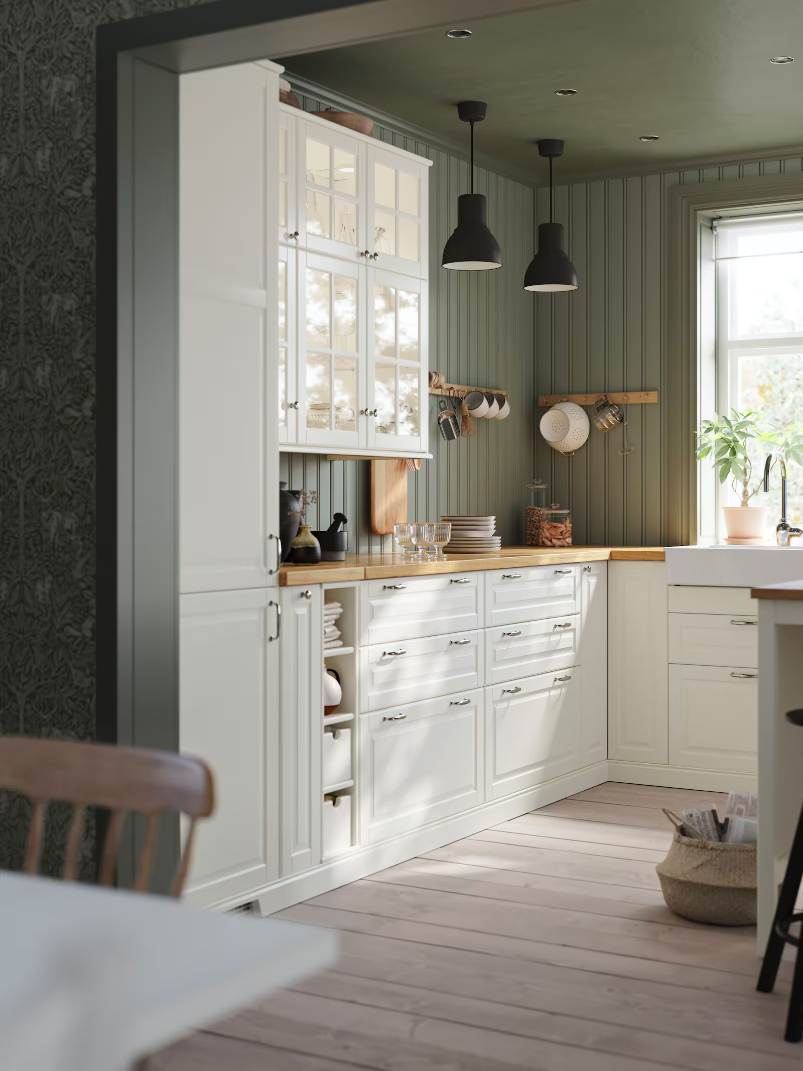 cuisine IKEA 2025 style rustique chic blanc cassé murs vert sauge