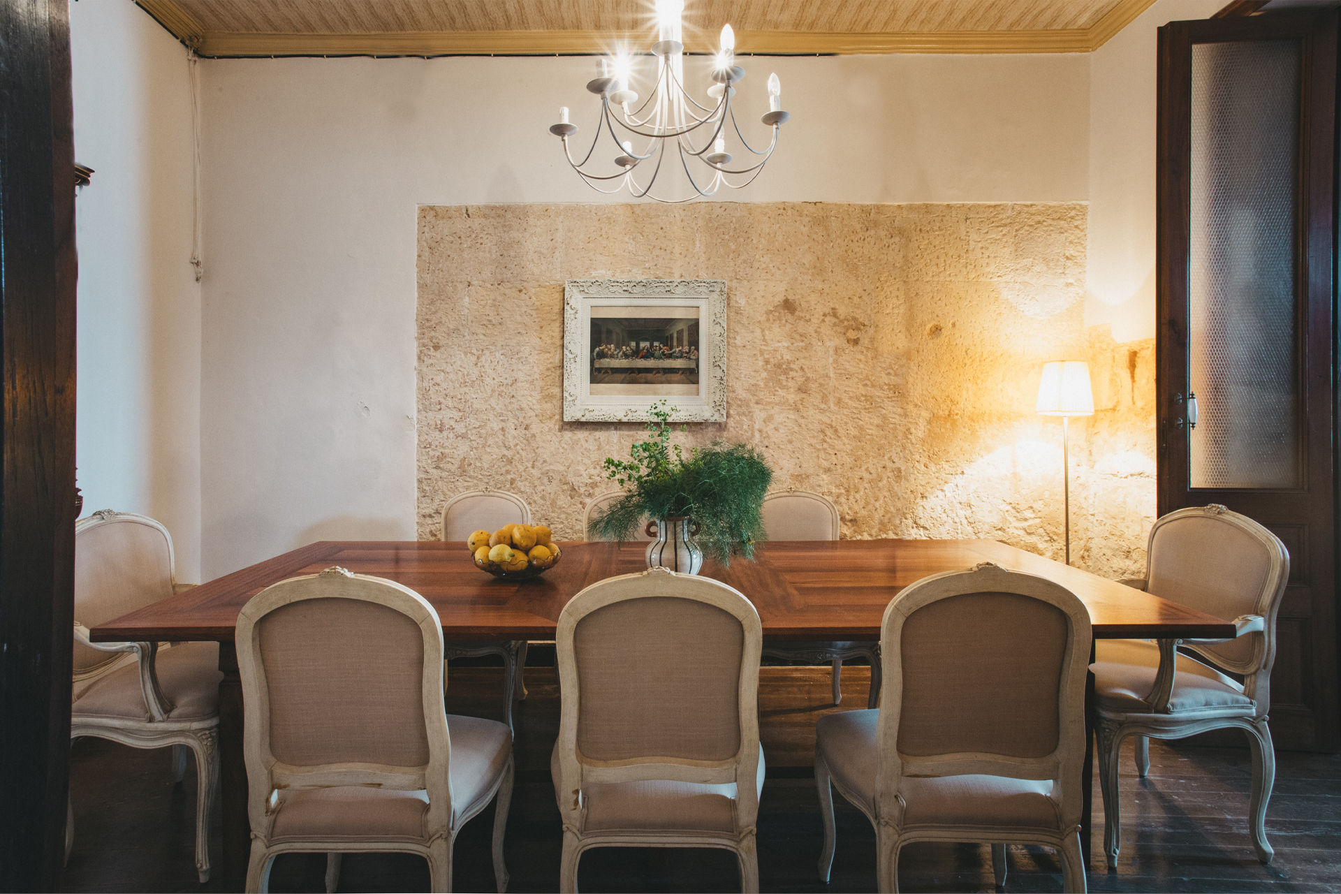 salle à manger décoration vintage et rustique Joia House